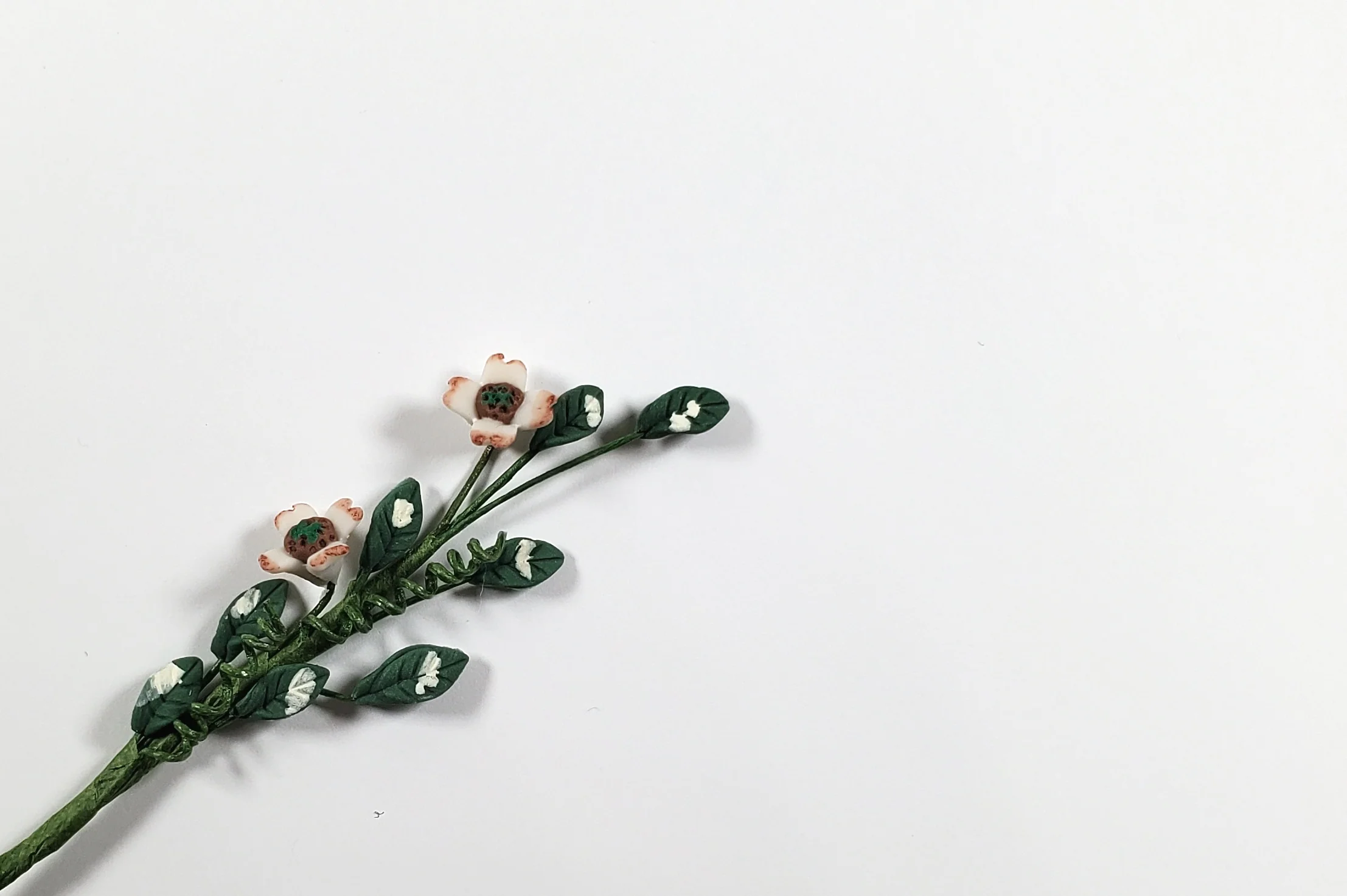 Dollhouse Small Dogwood Single Long Vine Stem with Foliage 1:12 Scale Miniature - Image 2