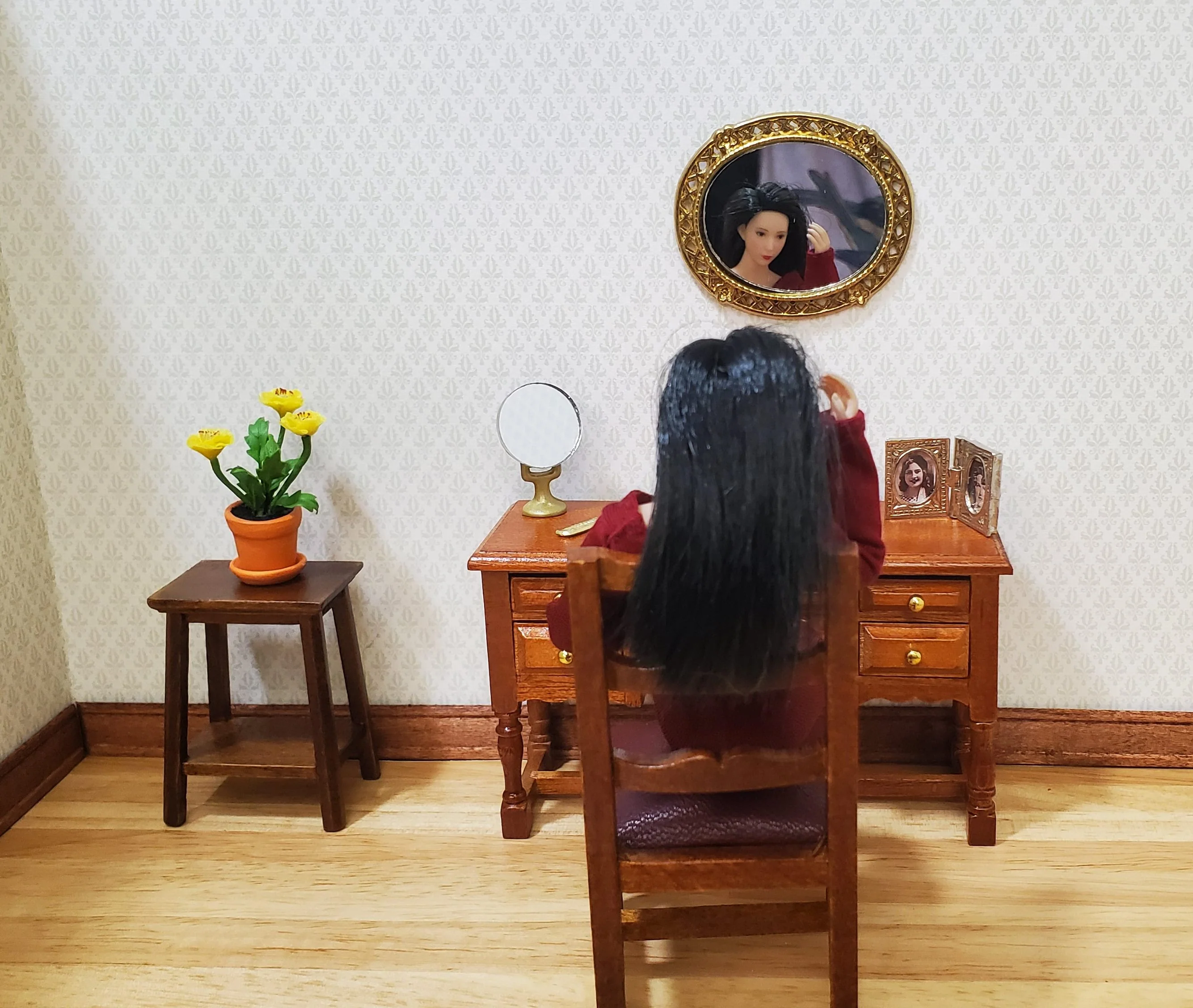 Dollhouse Small Oval Mirror with Gold Frame 1:12 Scale Miniature Accessory - Image 2