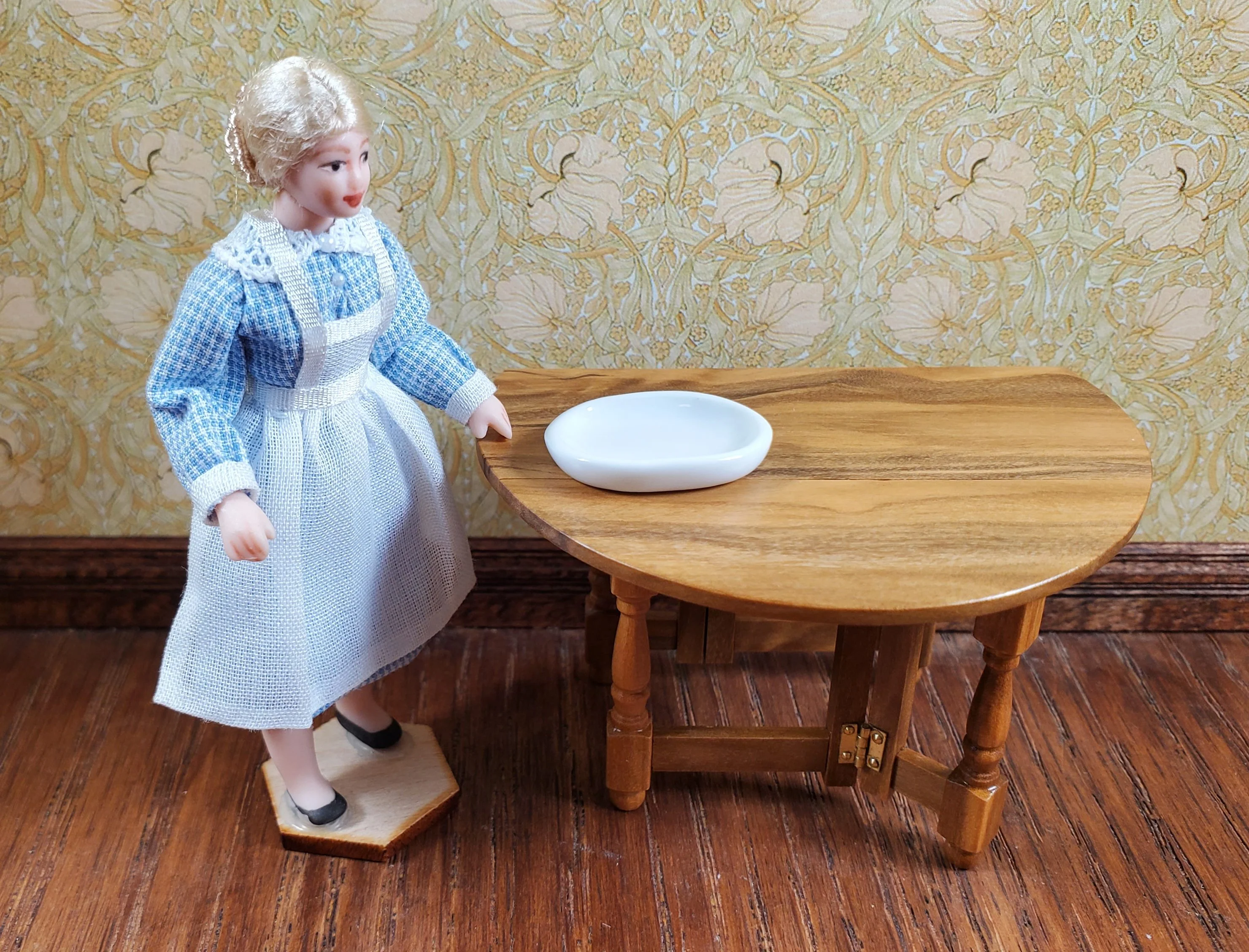 Dollhouse Small Oval White Ceramic Platter 1:24 Scale Miniature - Image 2