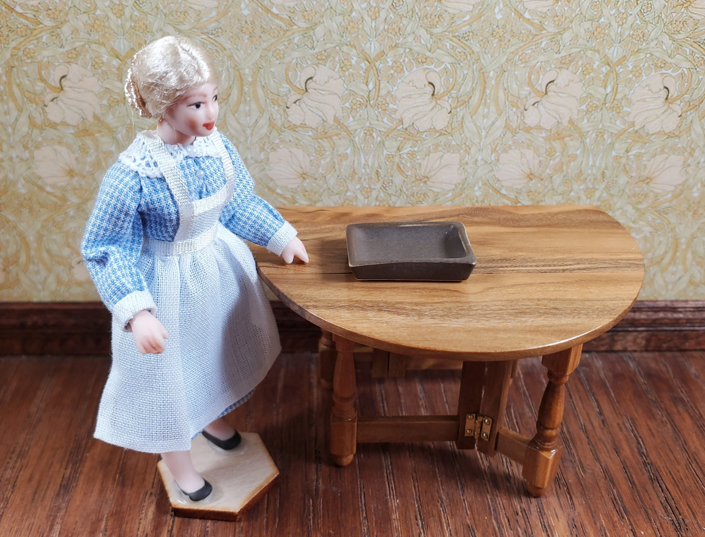 Dollhouse Small Rectangular Brown Ceramic Serving Dish 1:24 Scale Miniature - Image 2