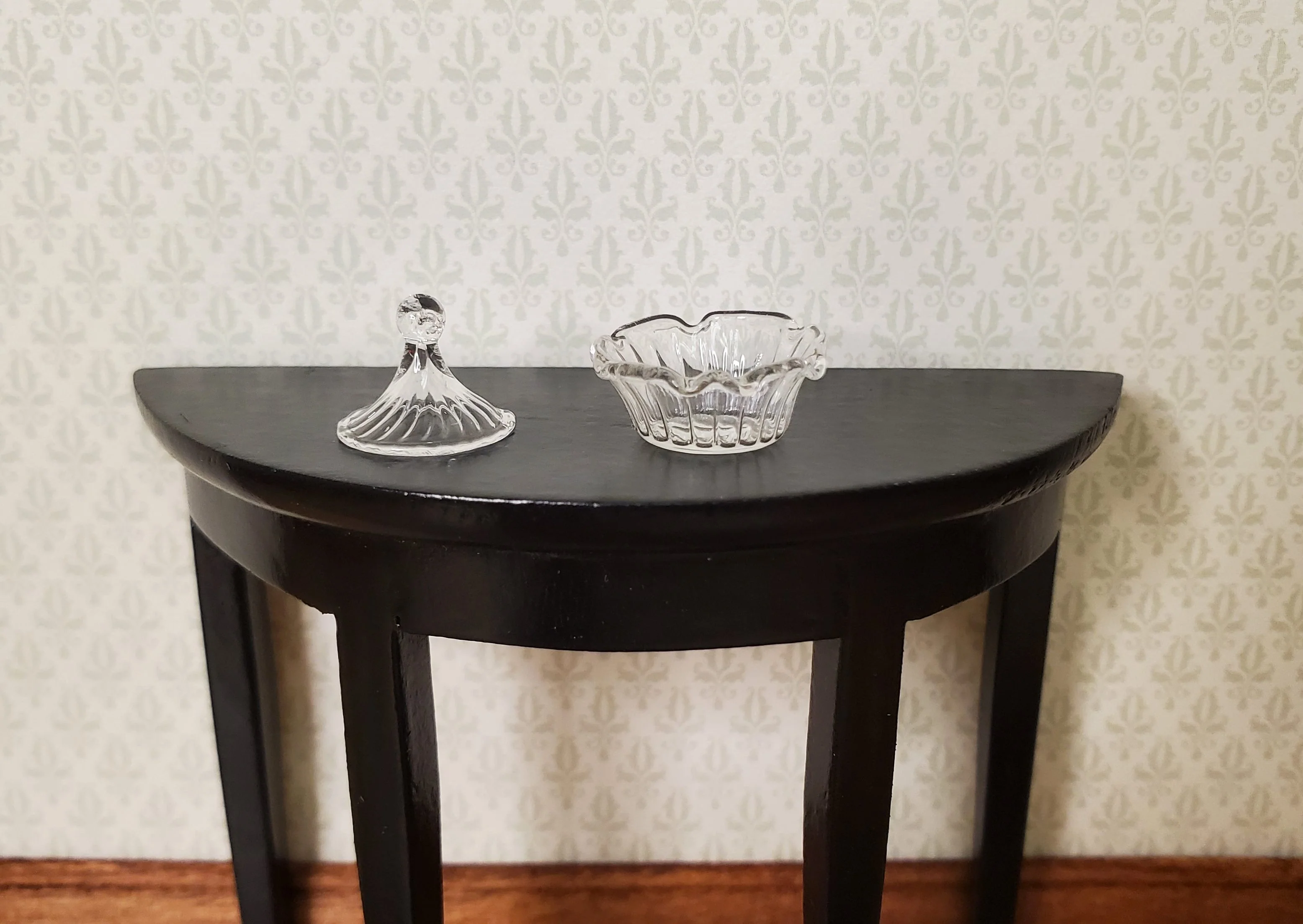 Dollhouse Small Round Dish with Lid Ribbed 1:12 Scale Miniature - Image 2