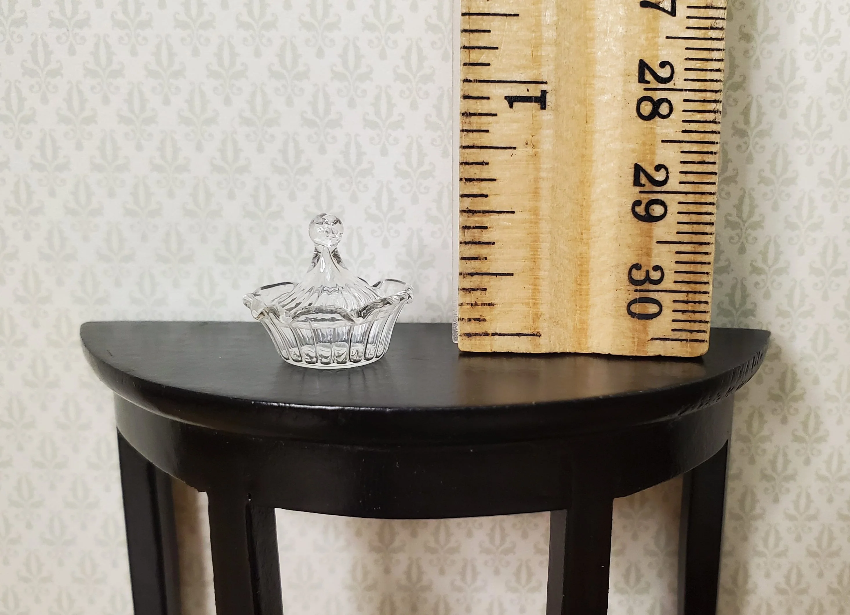 Dollhouse Small Round Dish with Lid Ribbed 1:12 Scale Miniature - Image 4