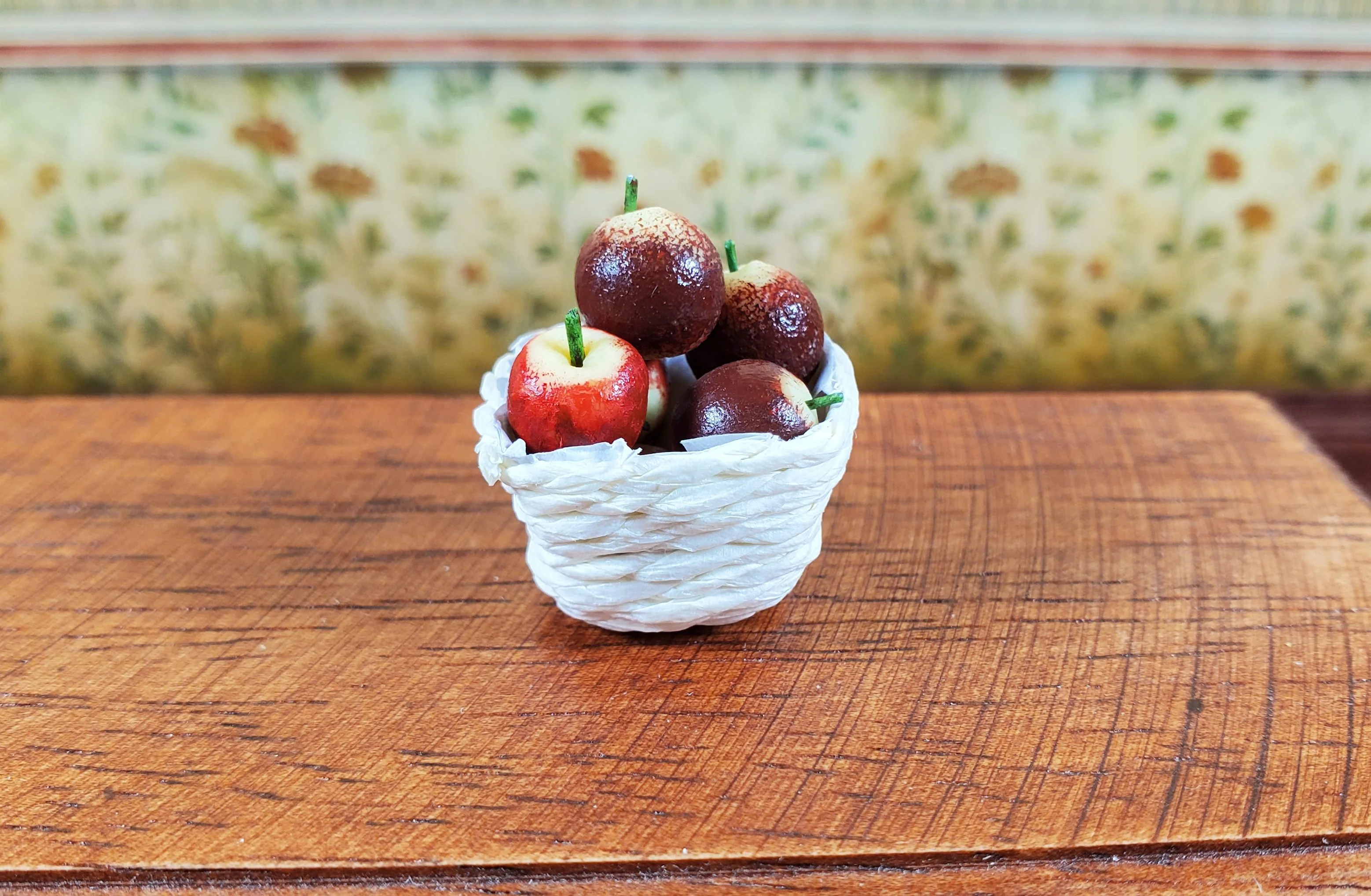 Dollhouse Square Cream Colored Basket 1:12 Scale Miniature - Image 2