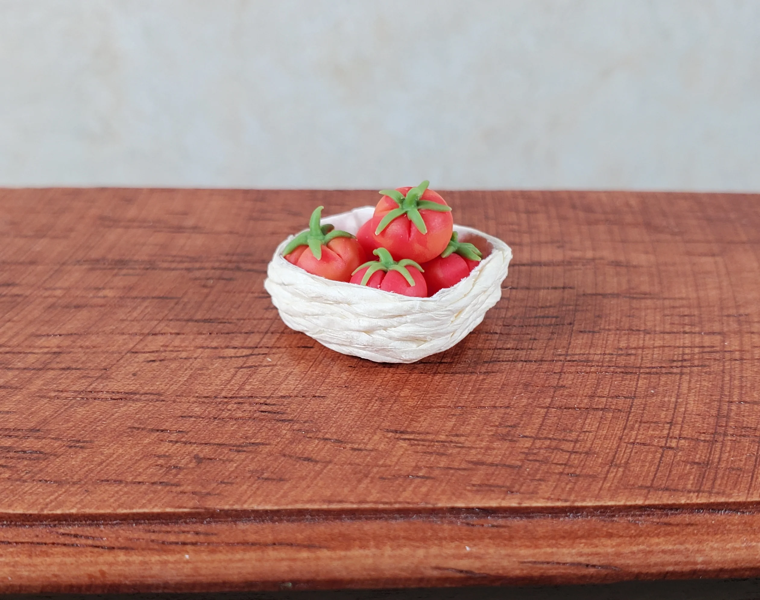 Dollhouse Square Flat Basket White 1:12 Scale Miniature - Image 2