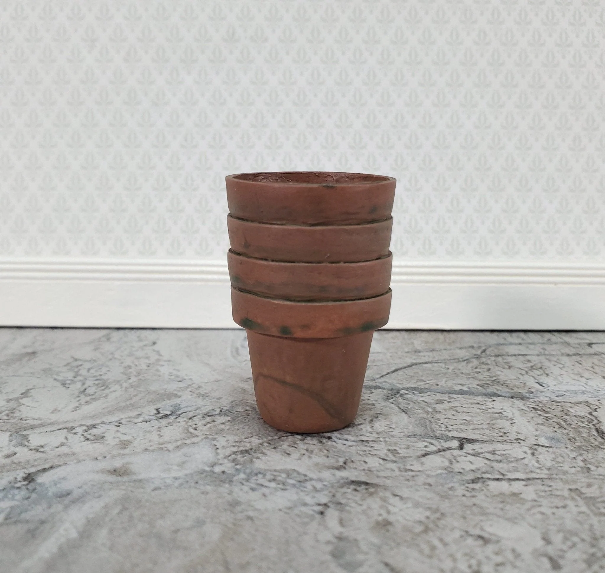 Dollhouse Stacked Garden Pots Aged Finish 1:12 Scale Falcon Miniatures A4317L