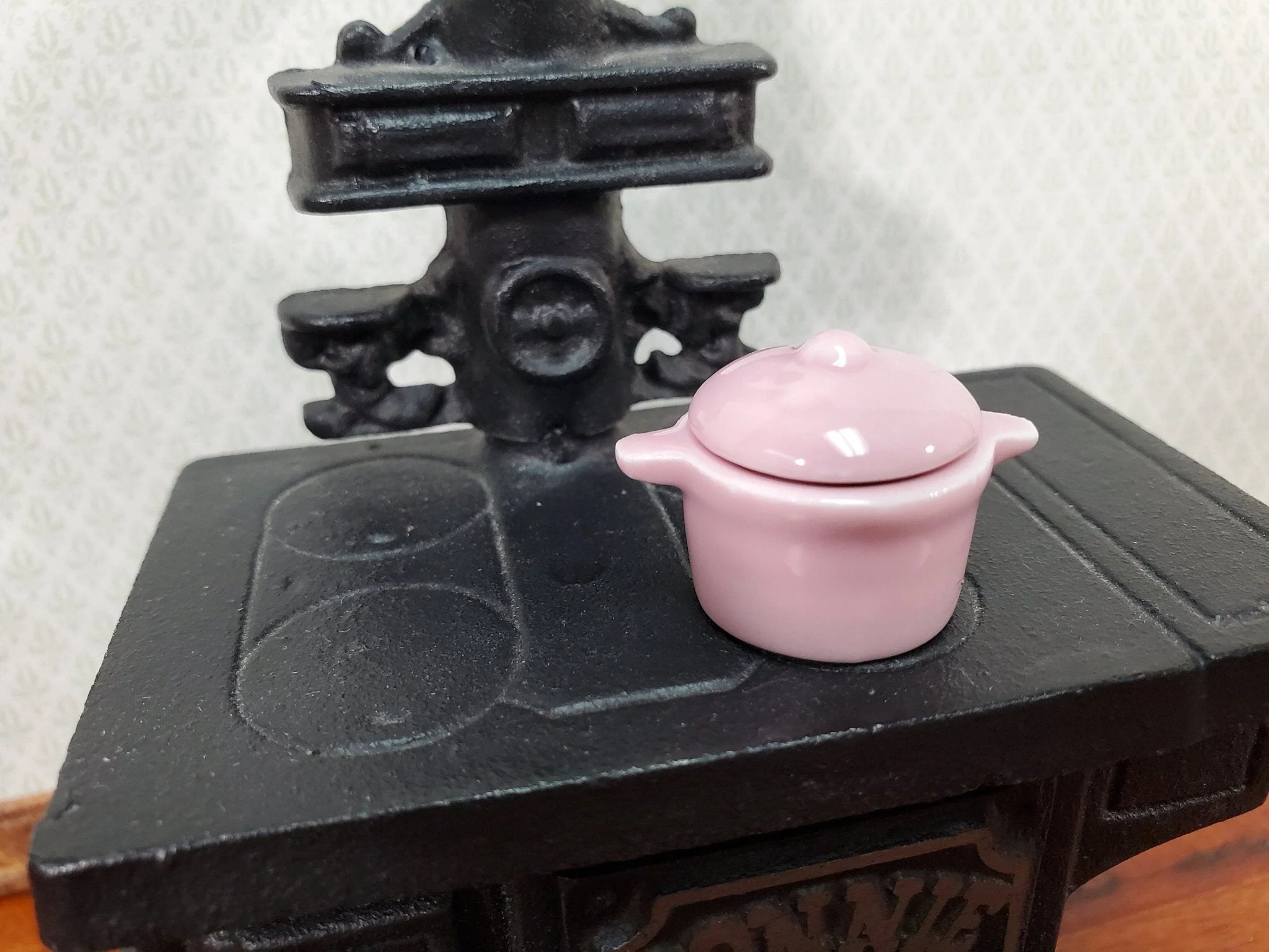 Dollhouse Stock Pot for Soups and Stews PINK with Removable Lid 1:12 Scale Miniature Kitchen Dishes