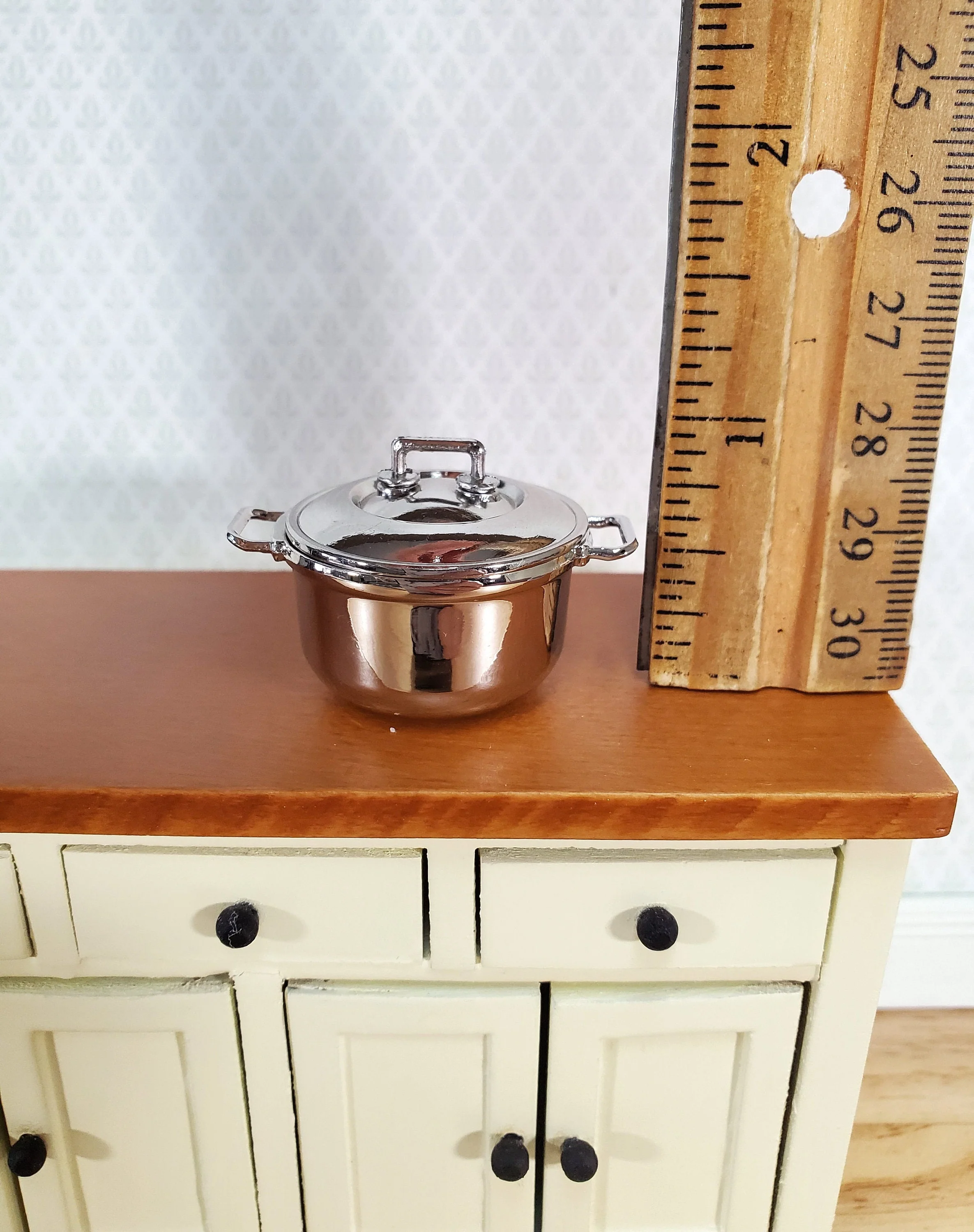 Dollhouse Large Stock Pot with Lid 1:12 Scale Modern Silver Chrome Finish Metal - Image 3