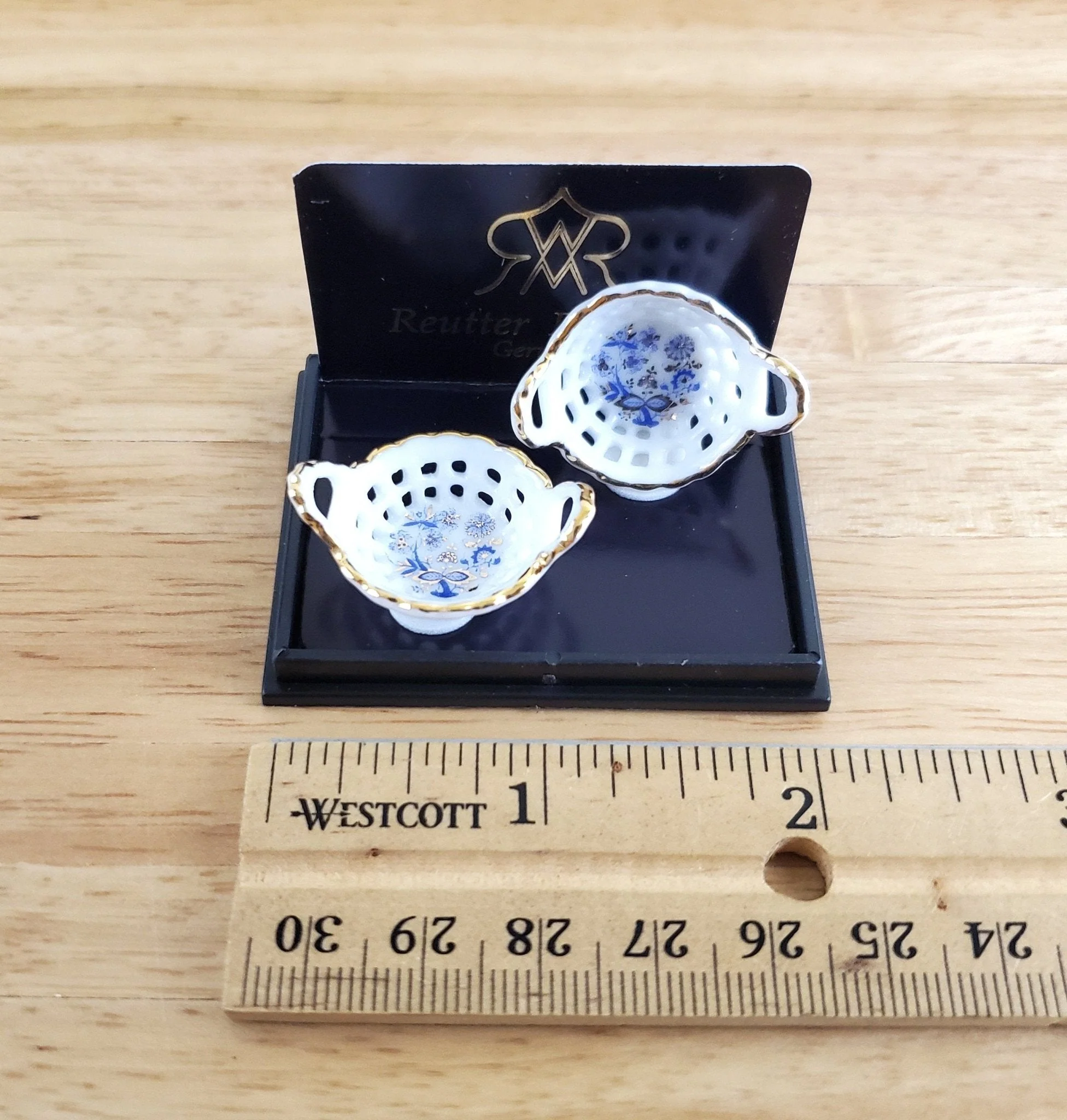 Dollhouse Strainers or Baskets Reutter Porcelain 1:12 Scale Kitchen Miniatures Blue White - Image 3