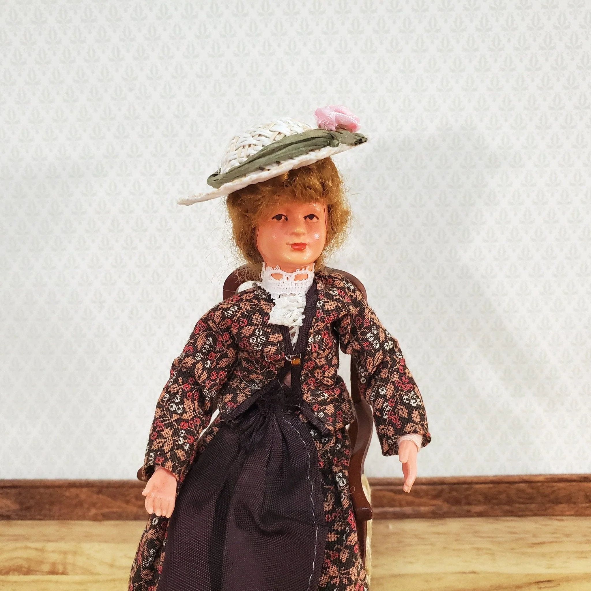 Dollhouse Straw Sun Hat with Pink Flower Wearable 1:12 Scale Miniature - Image 4