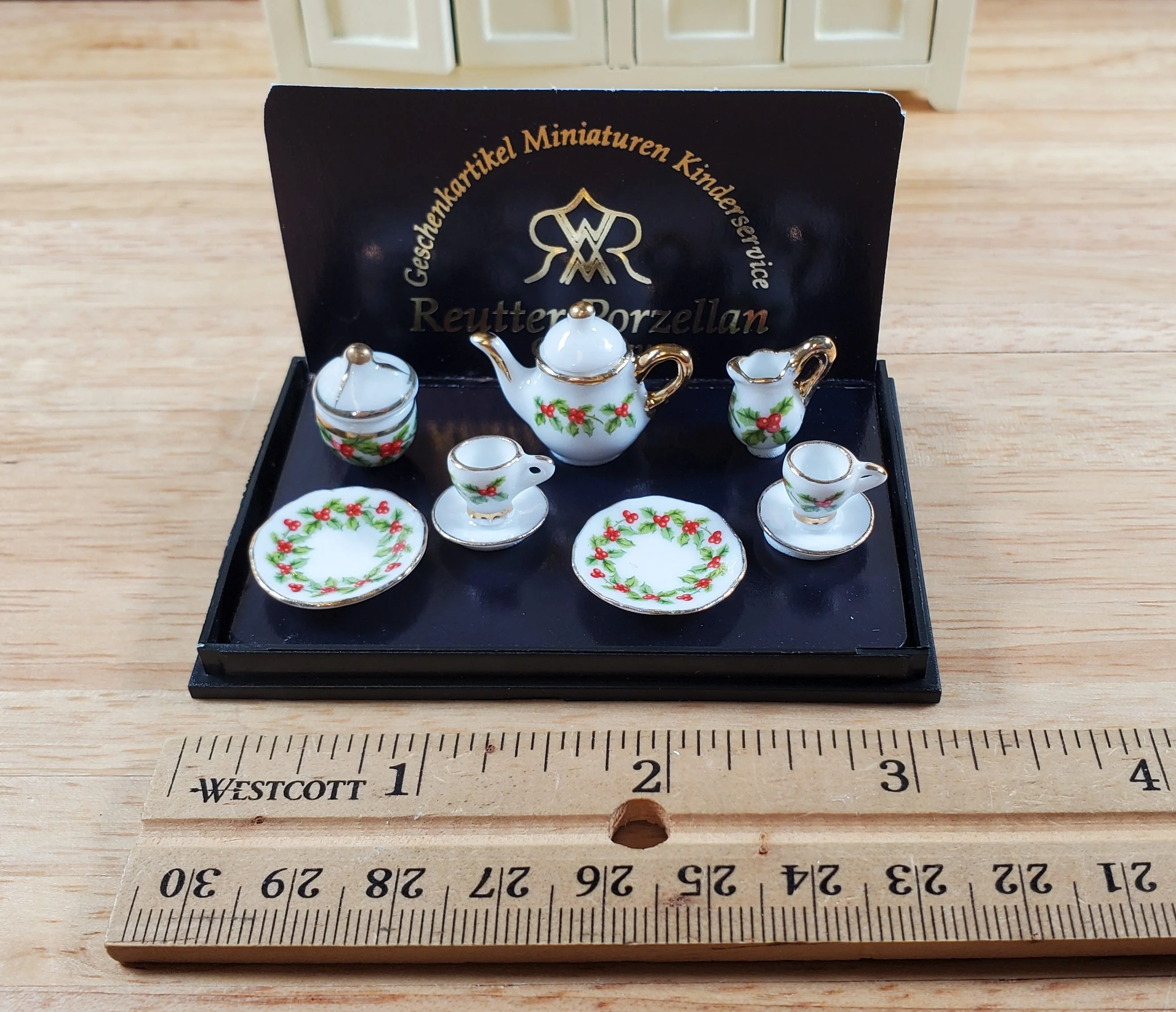 Dollhouse Tea Set Mistletoe Reutter Porcelain 1:12 Scale Teapot Cups Cream Sugar - Image 4