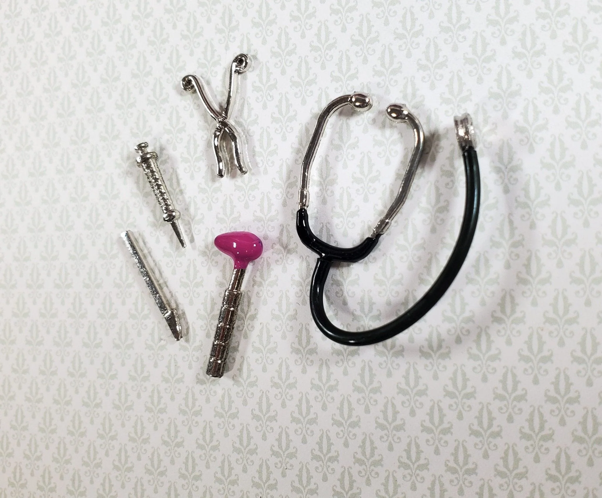 Dollhouse Tiny Medical Surgical Instruments 5 Pieces Metal Miniatures 1:12 Scale - Image 2