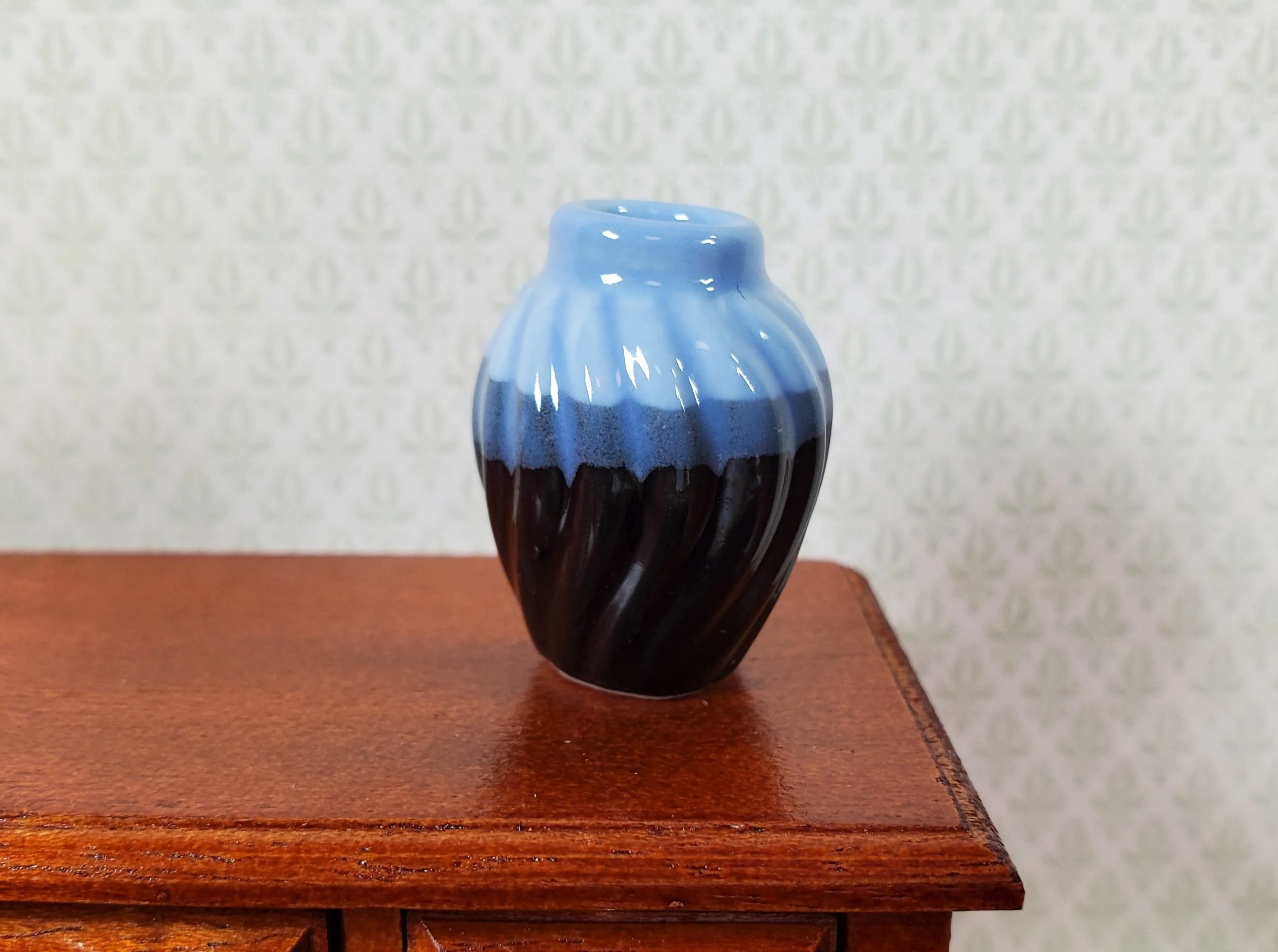 Dollhouse Two Toned Black Ceramic Vase with Wave Pattern 1:12 Scale Miniature