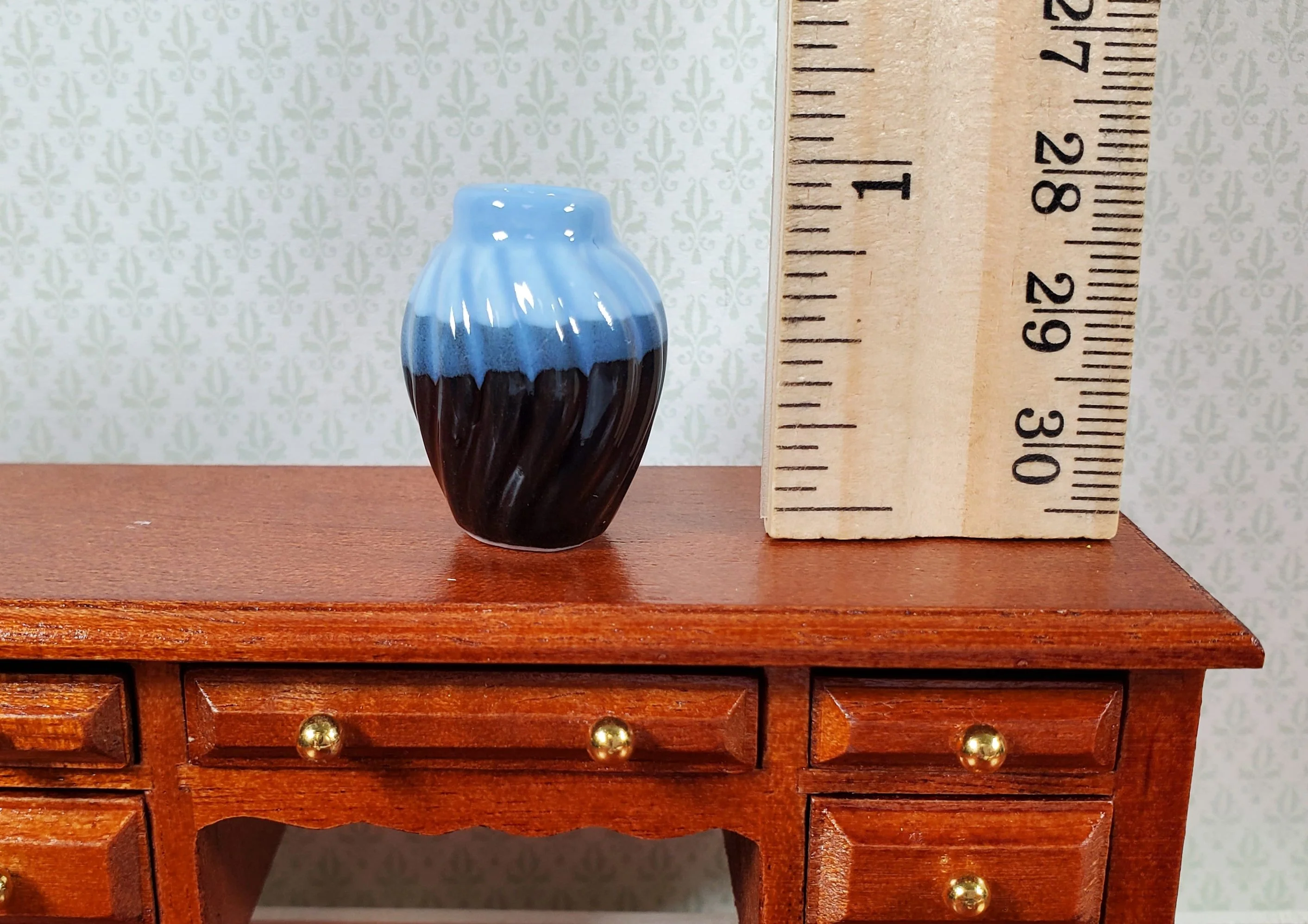 Dollhouse Two Toned Black Ceramic Vase with Wave Pattern 1:12 Scale Miniature - Image 3