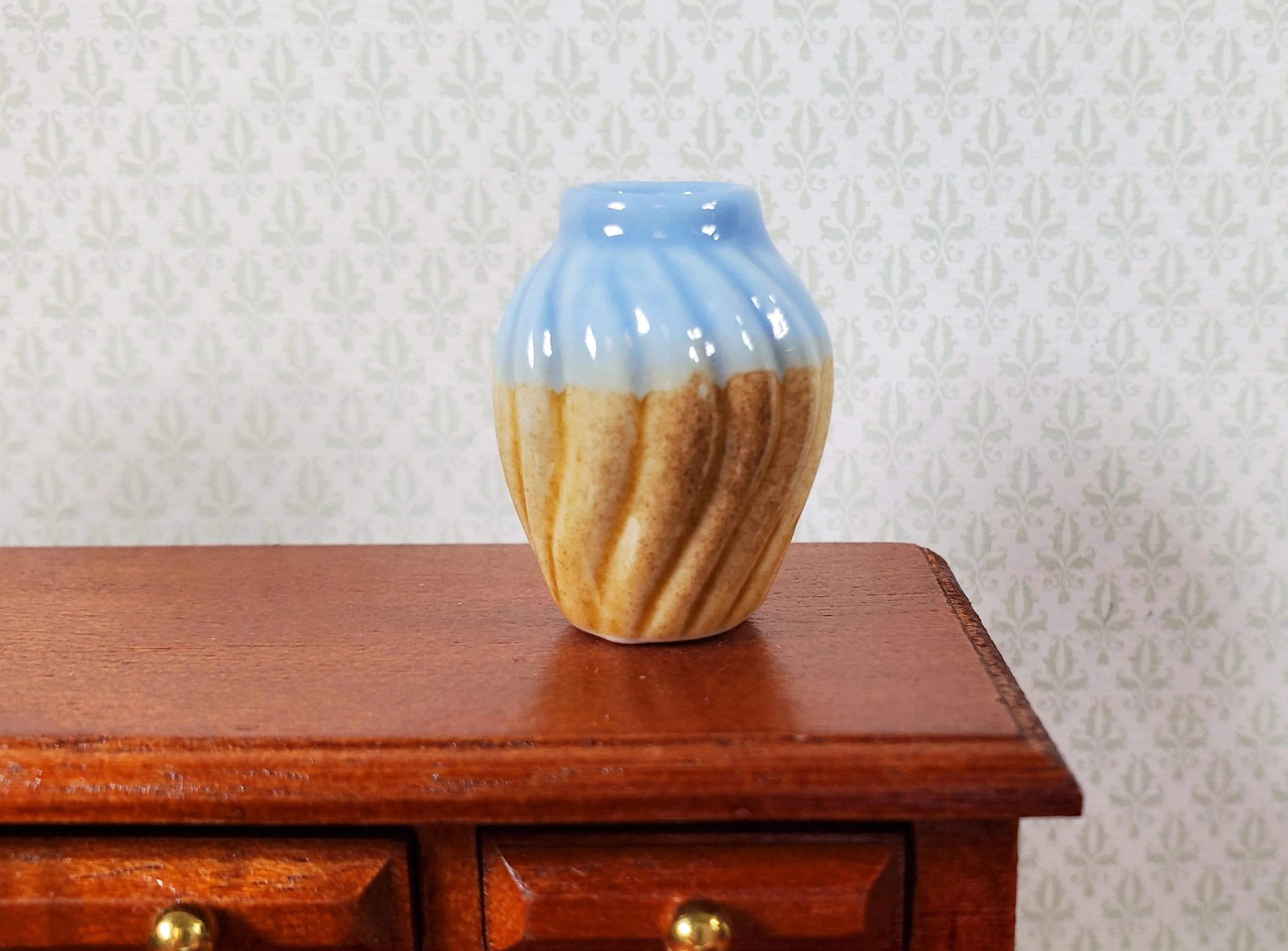 Dollhouse Two Toned Ceramic Vase with Wave Pattern 1:12 Scale Miniature