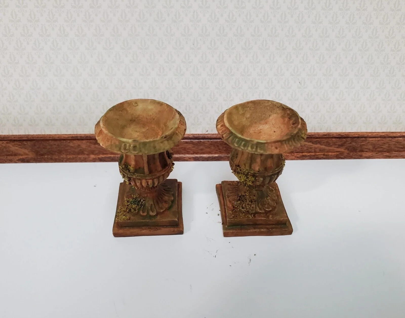 Dollhouse Urn Planter (x2) Cast Resin 1:12 Aged Tan A1441A by Falcon Miniatures - Image 2