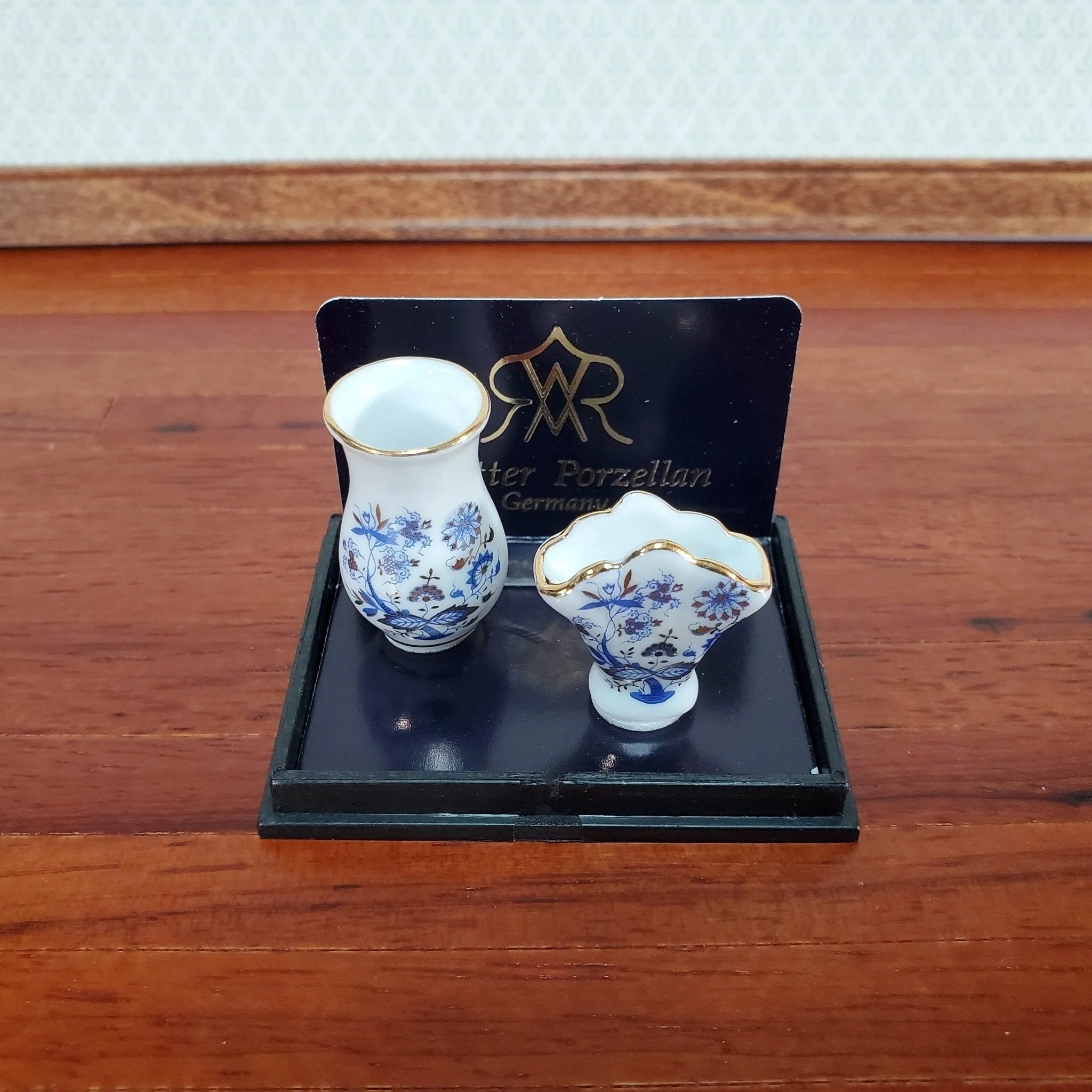 Dollhouse Vases Set of 2 Reutter Porcelain Blue Floral with Gold Trim 1:12 Scale Miniatures - Image 2