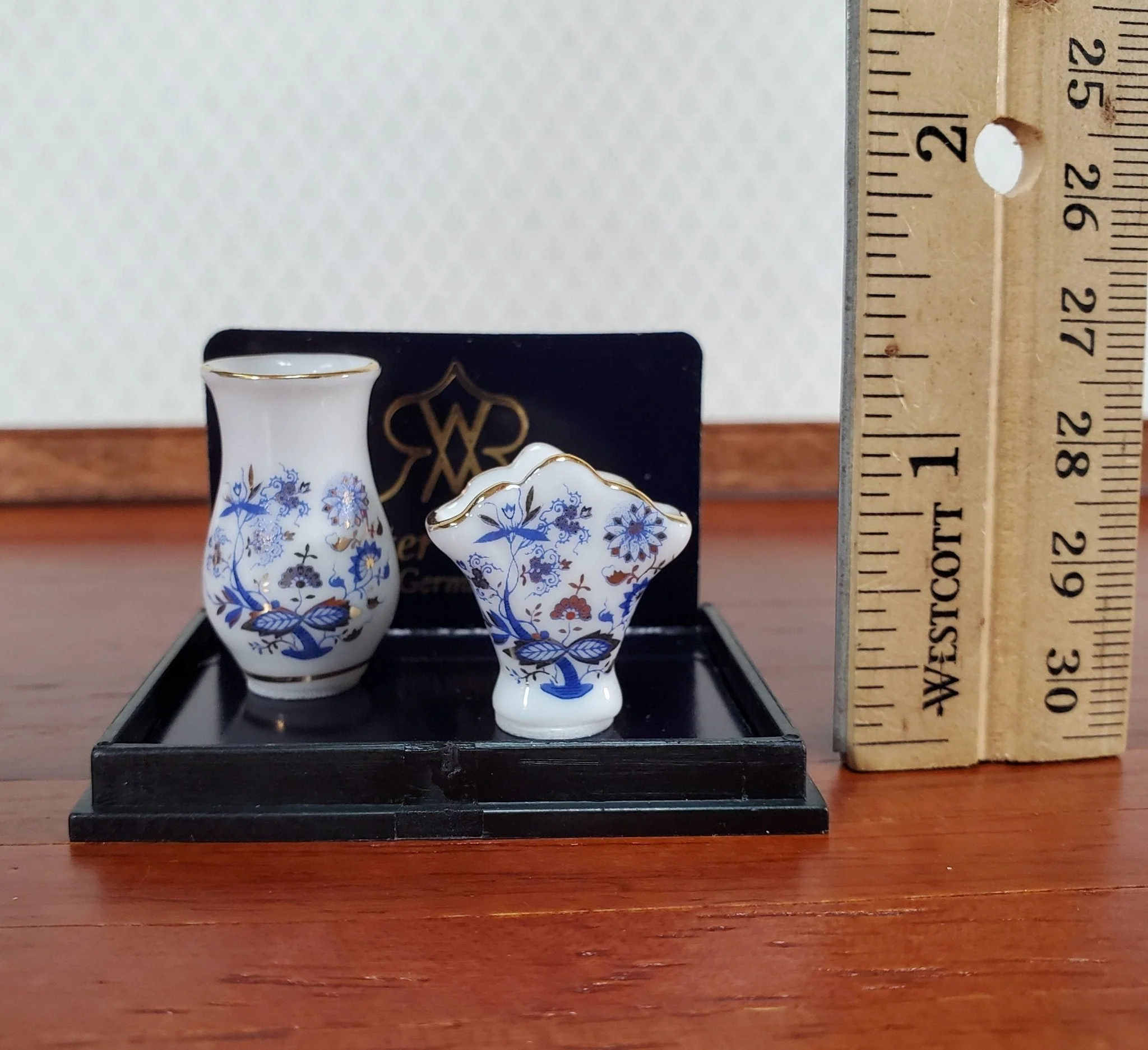 Dollhouse Vases Set of 2 Reutter Porcelain Blue Floral with Gold Trim 1:12 Scale Miniatures - Image 4