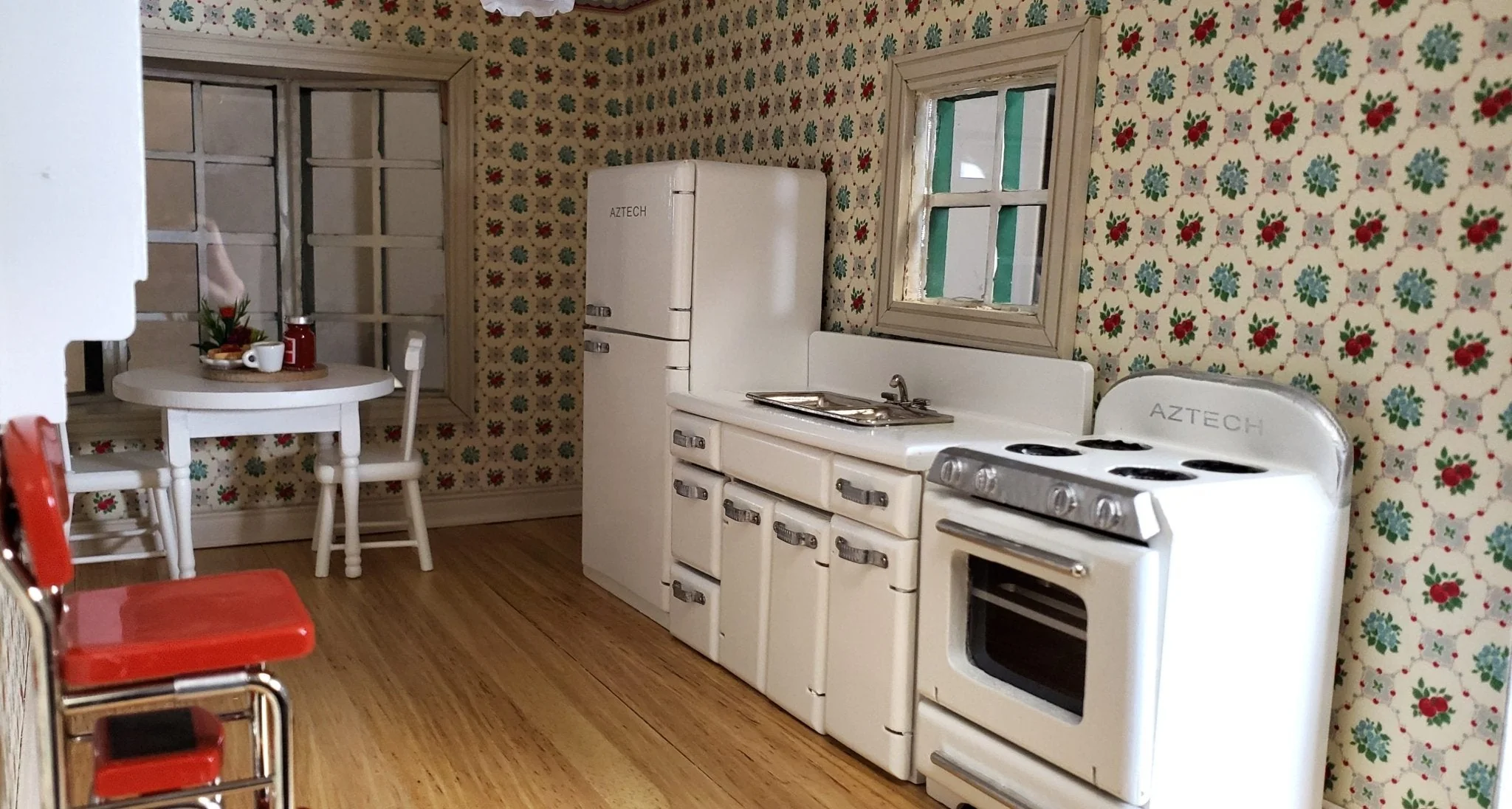 Dollhouse Wallpaper Kitchen "Apple Betty" Design Bradbury & Bradbury 1:12 Scale - Image 4