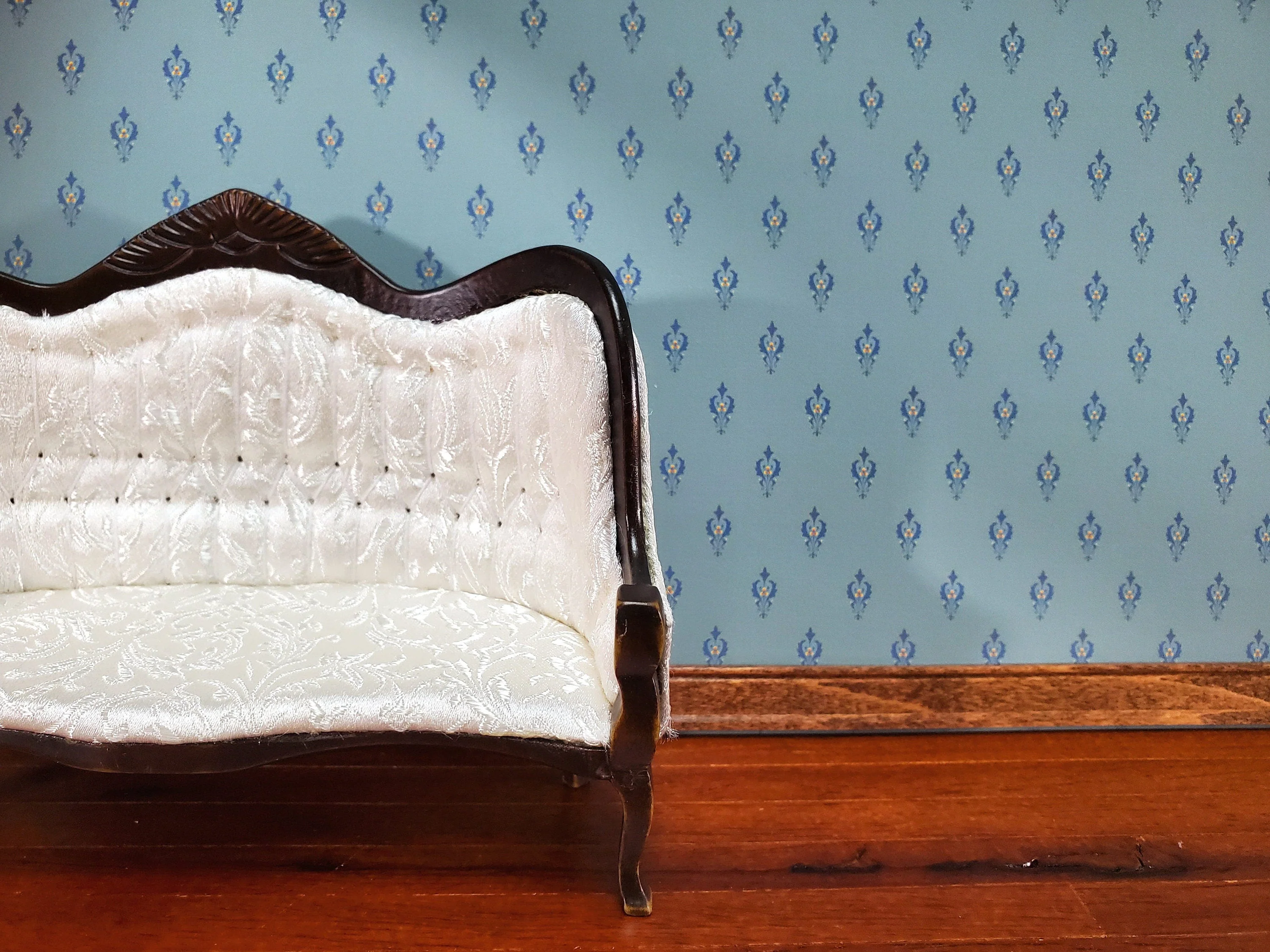 Dollhouse Wallpaper Victorian Dresser Victory Frieze Bradbury & Bradbury 1:12 Scale - Image 2