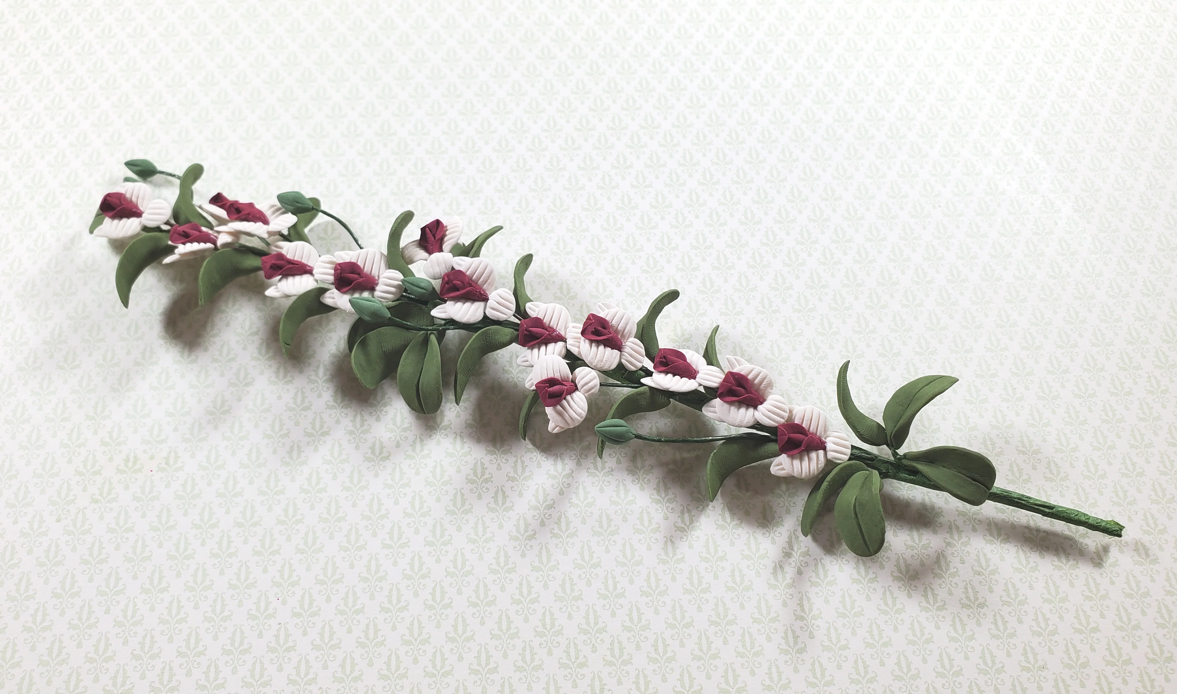 Dollhouse White and Red Flower Vine 1:12 Scale Miniature Garden Plants Flowers - Image 2