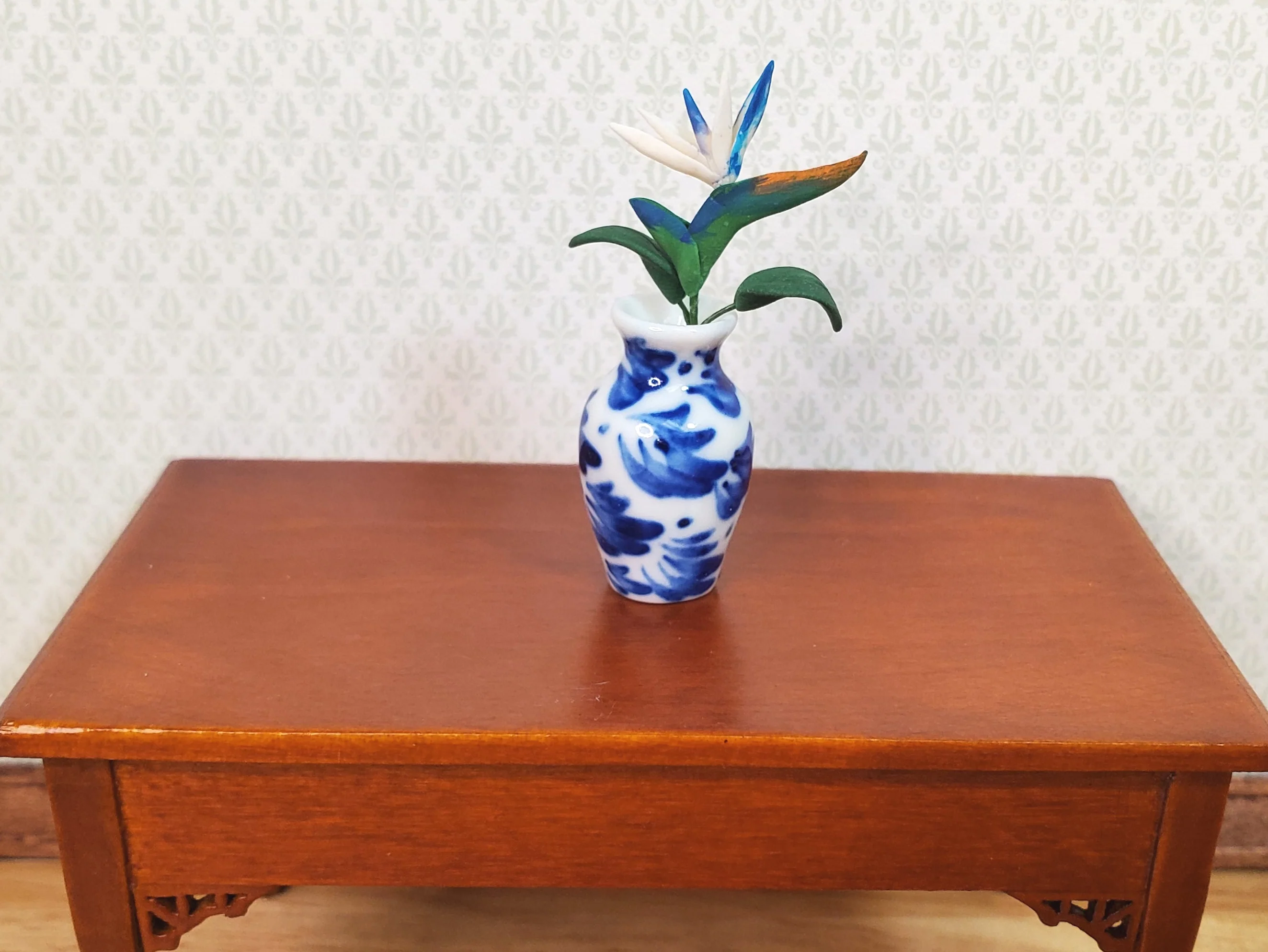 Dollhouse White Bird of Paradise Single Stem with Foliage 1:12 Scale Miniature - Image 2