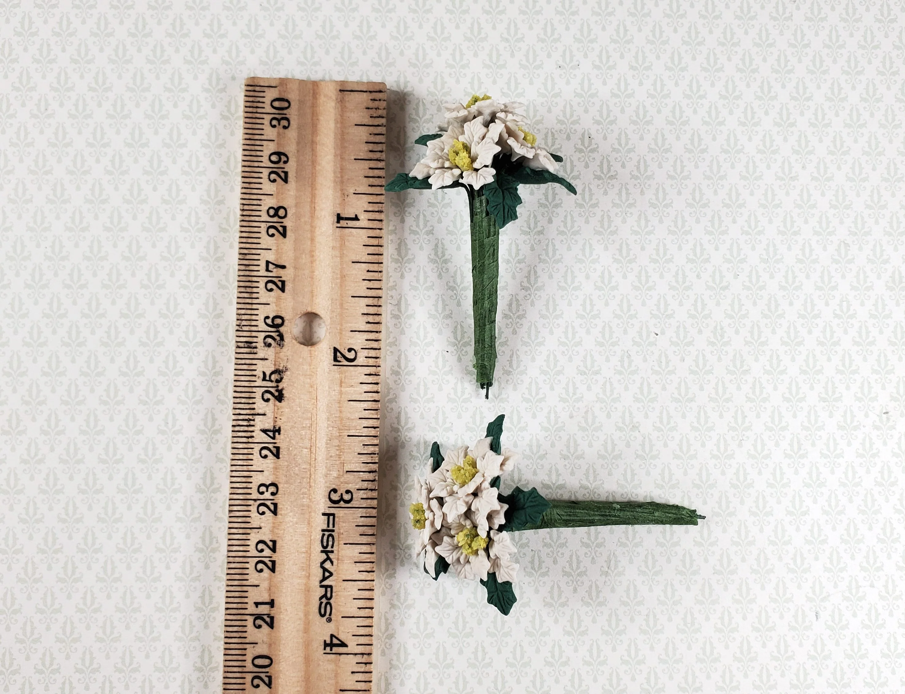 Dollhouse White Poinsettias with Leaves 2 Bunches 1:12 Scale Christmas Flowers - Image 4
