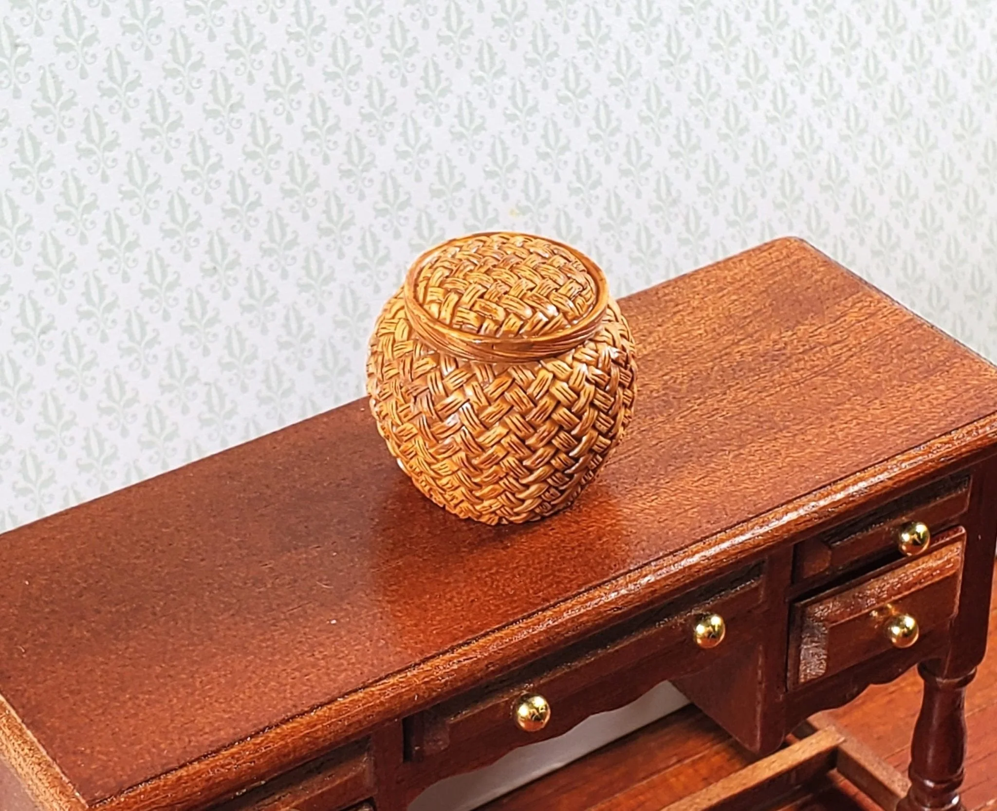 Dollhouse Wicker Style Basket Round 1:12 Scale Miniature Does Not Open - Image 2