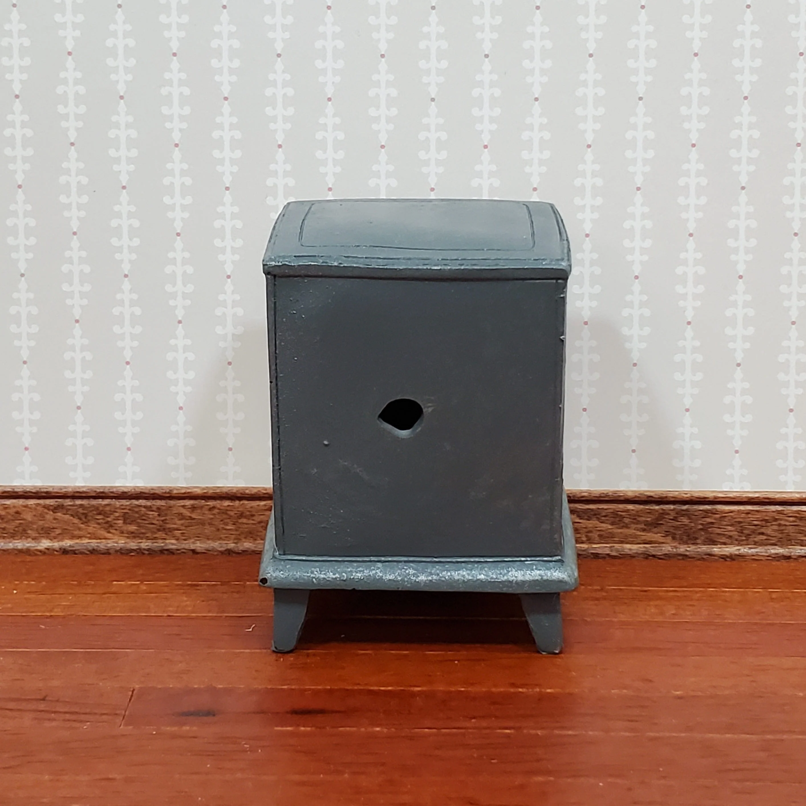 Dollhouse Wood Burning Stove Vintage Style 1:12 Scale Hole for Light - Image 3
