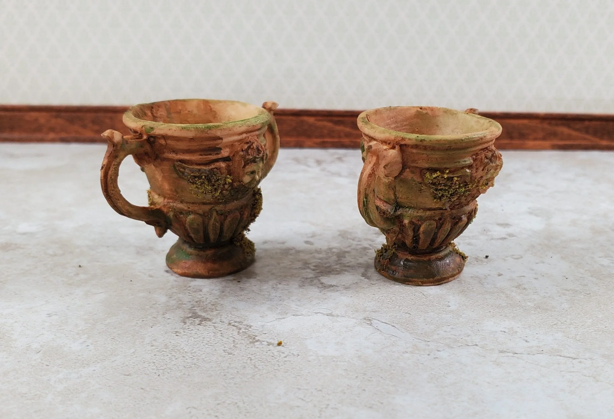 Miniature 2 Handled Urn Planter Cast Resin 1:12 Scale Dollhouse Aged with Moss A1049A Falcon - Image 3
