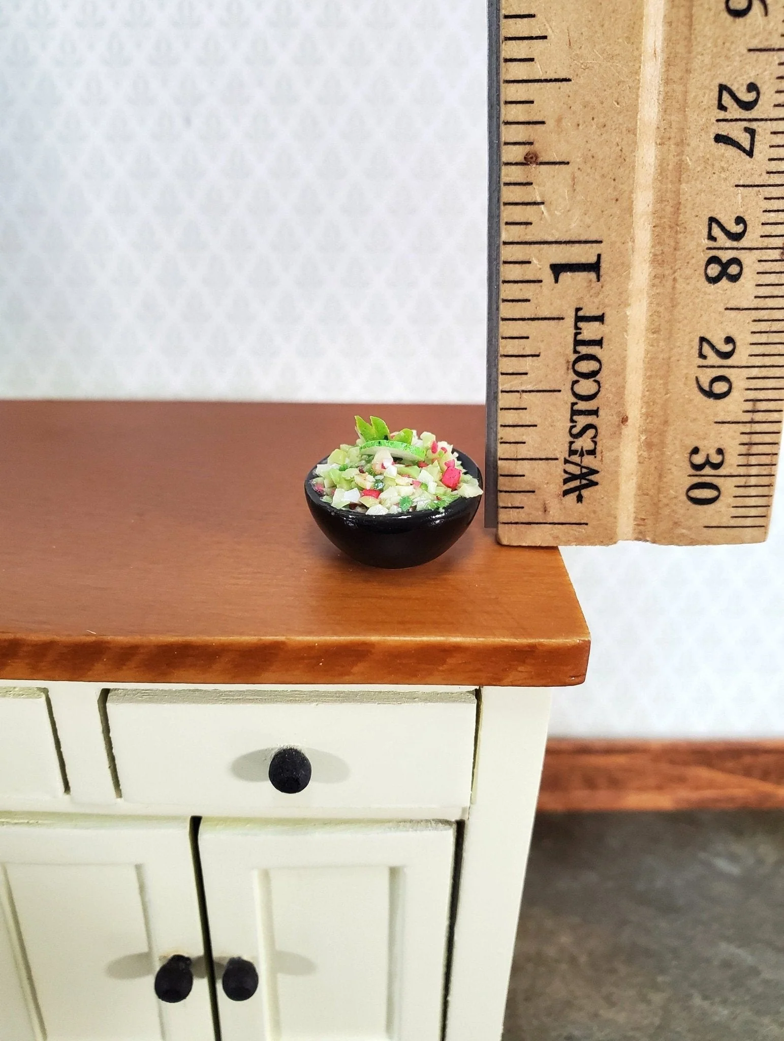 Miniature Bowl of Guacamole Salsa with Lime Slice 1:12 Scale Dollhouse Food - Image 3