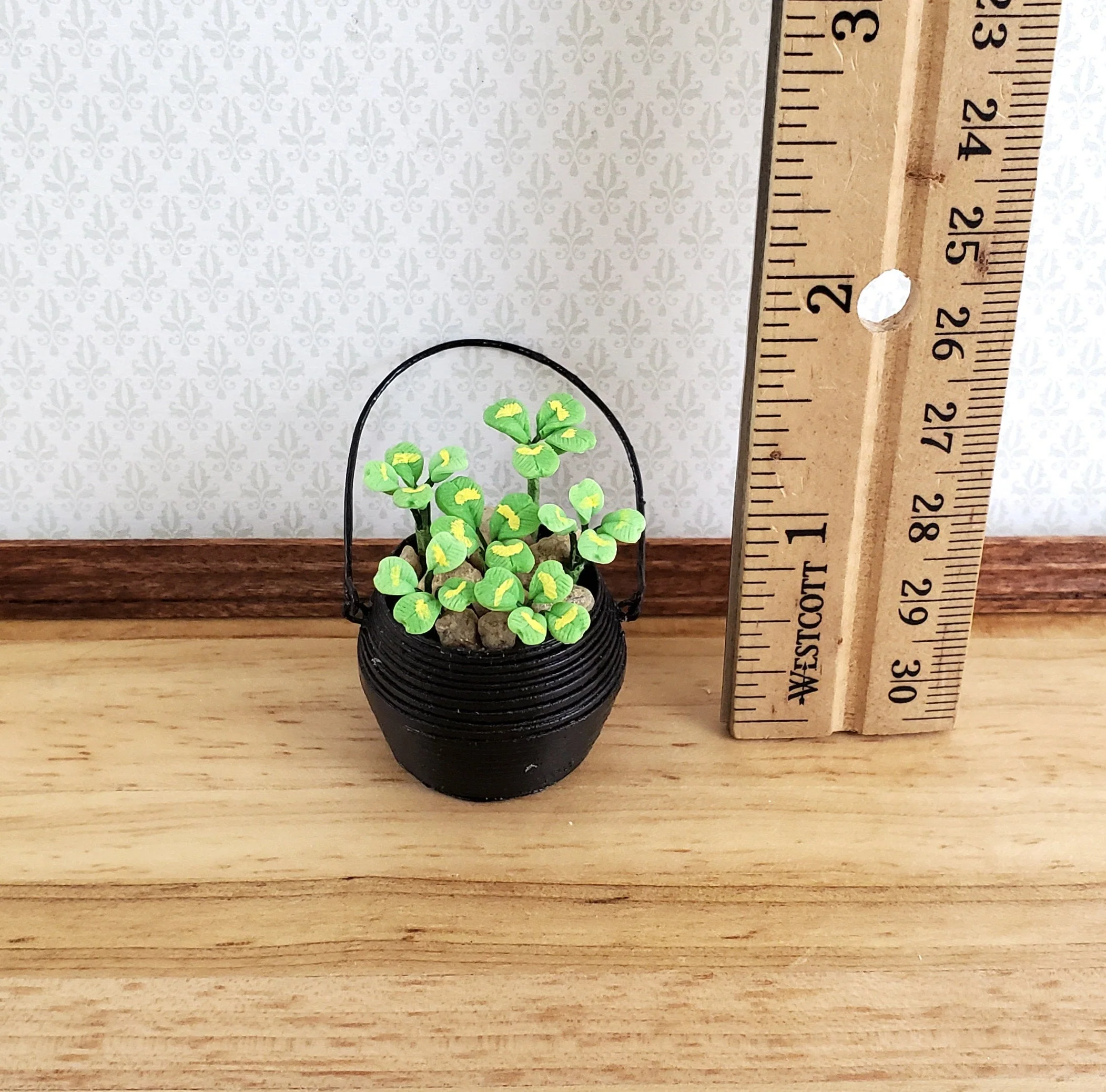 Miniature Clovers Shamrocks 4 Leaf in Cauldron Style Pot 1:12 Scale Dollhouse - Image 4