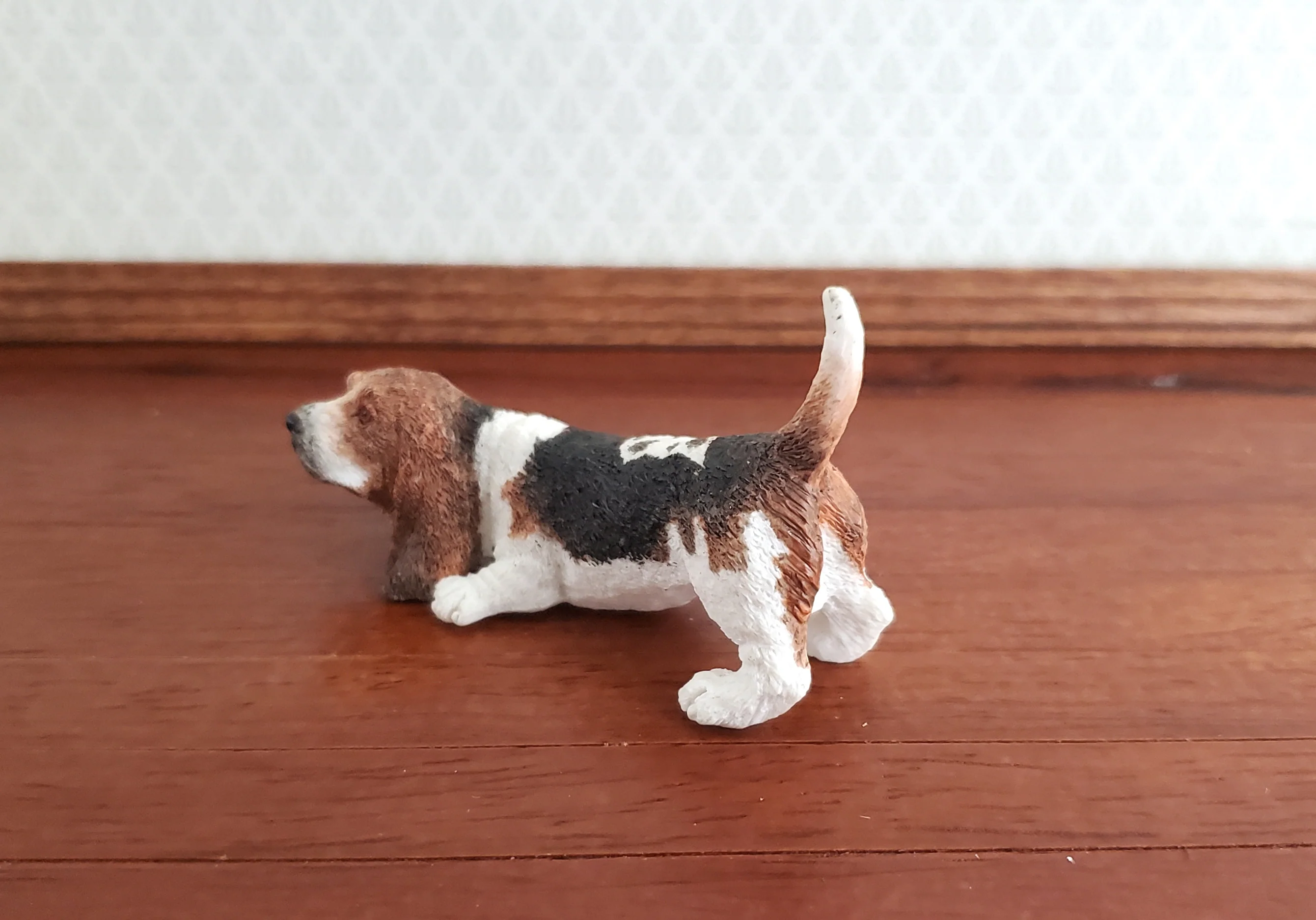 Miniature Dog Basset Hound Playful Stance 1:12 Scale by Falcon - Image 3