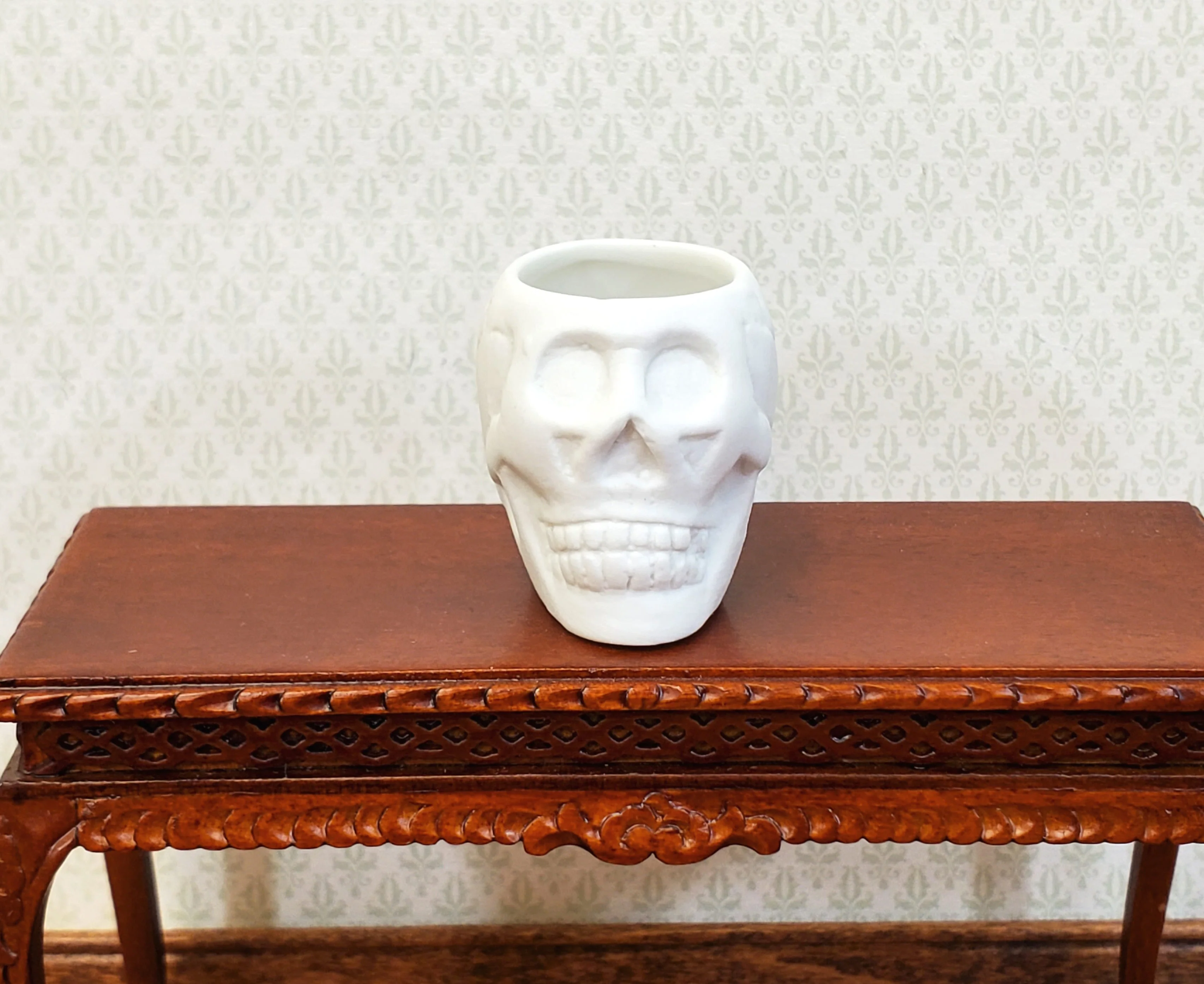 Miniature Halloween Skull Planter or Candy Dish for Dollhouse Decoration 1" Tall - Image 4