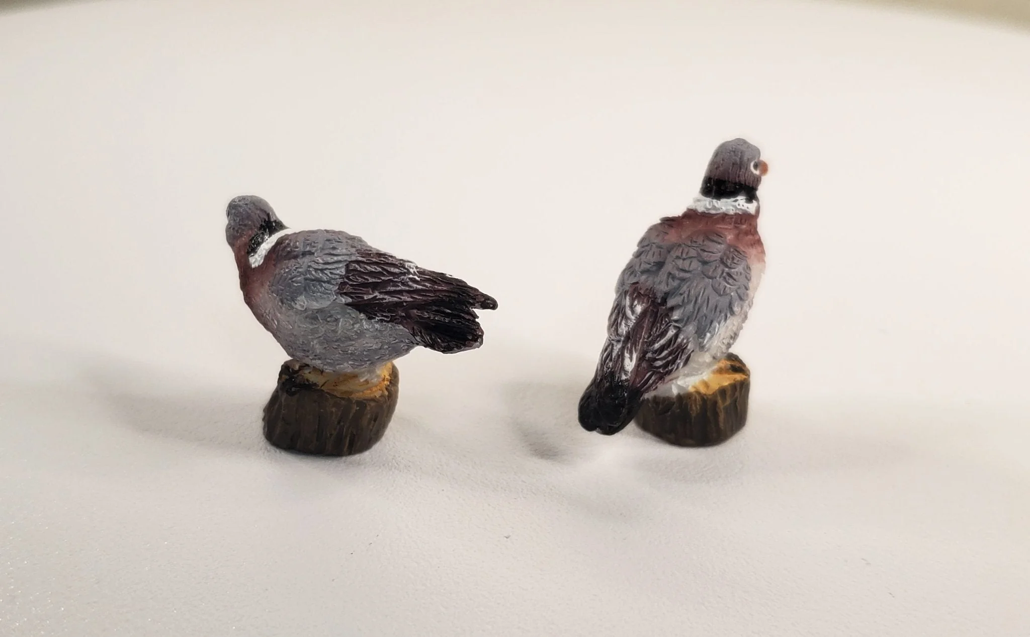 Miniature Pigeons Birds Set of 2 Diorama Props Cast Resin 1 3/16" tall - Image 3