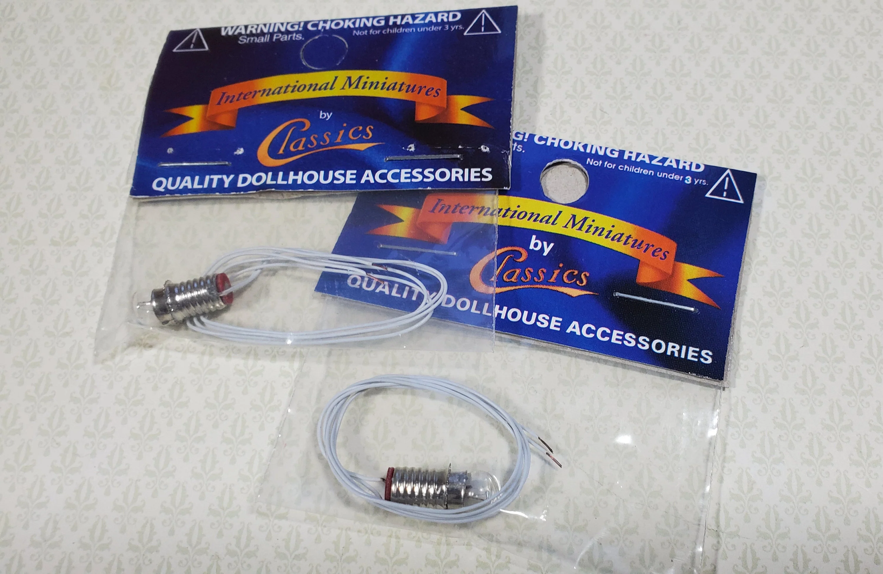 Miniature Screw Base Bulb Socket with Lead Wire & Replaceable Bulb x2 1:12 Scale Dollhouse - Image 2