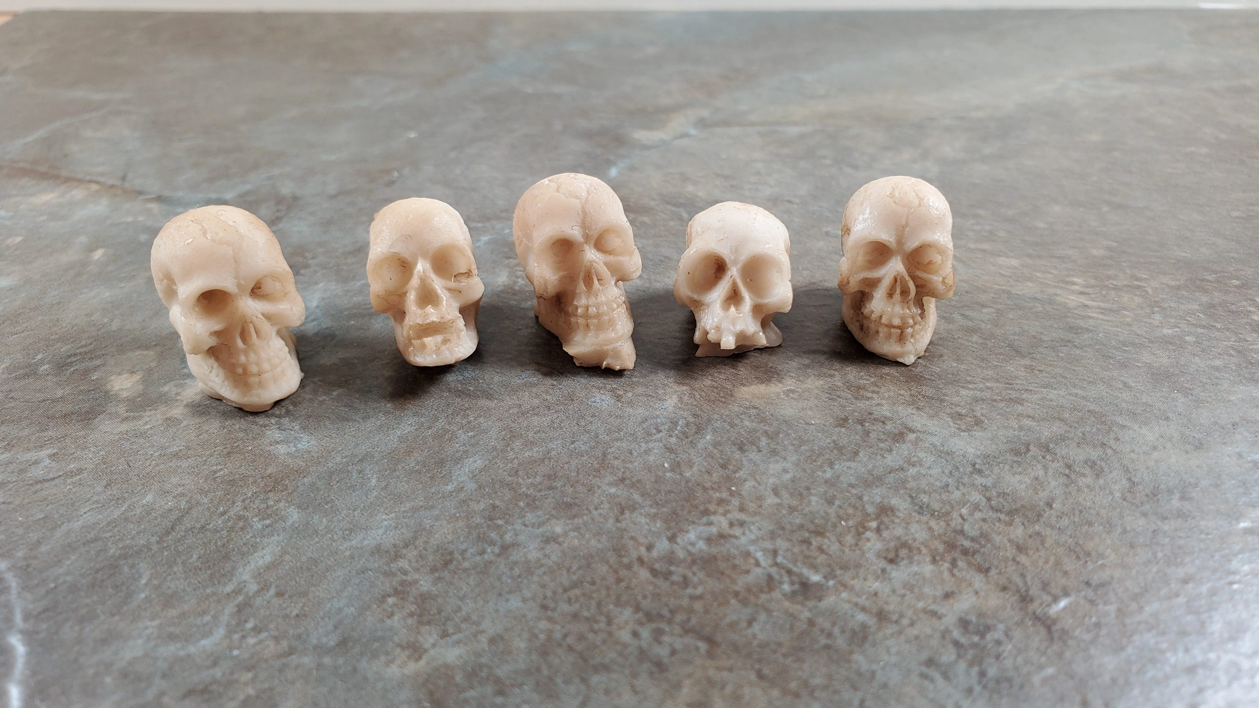 Miniature Skulls Tiny 5 Random 1:12 Scale Halloween Decoration Scale Model Resin