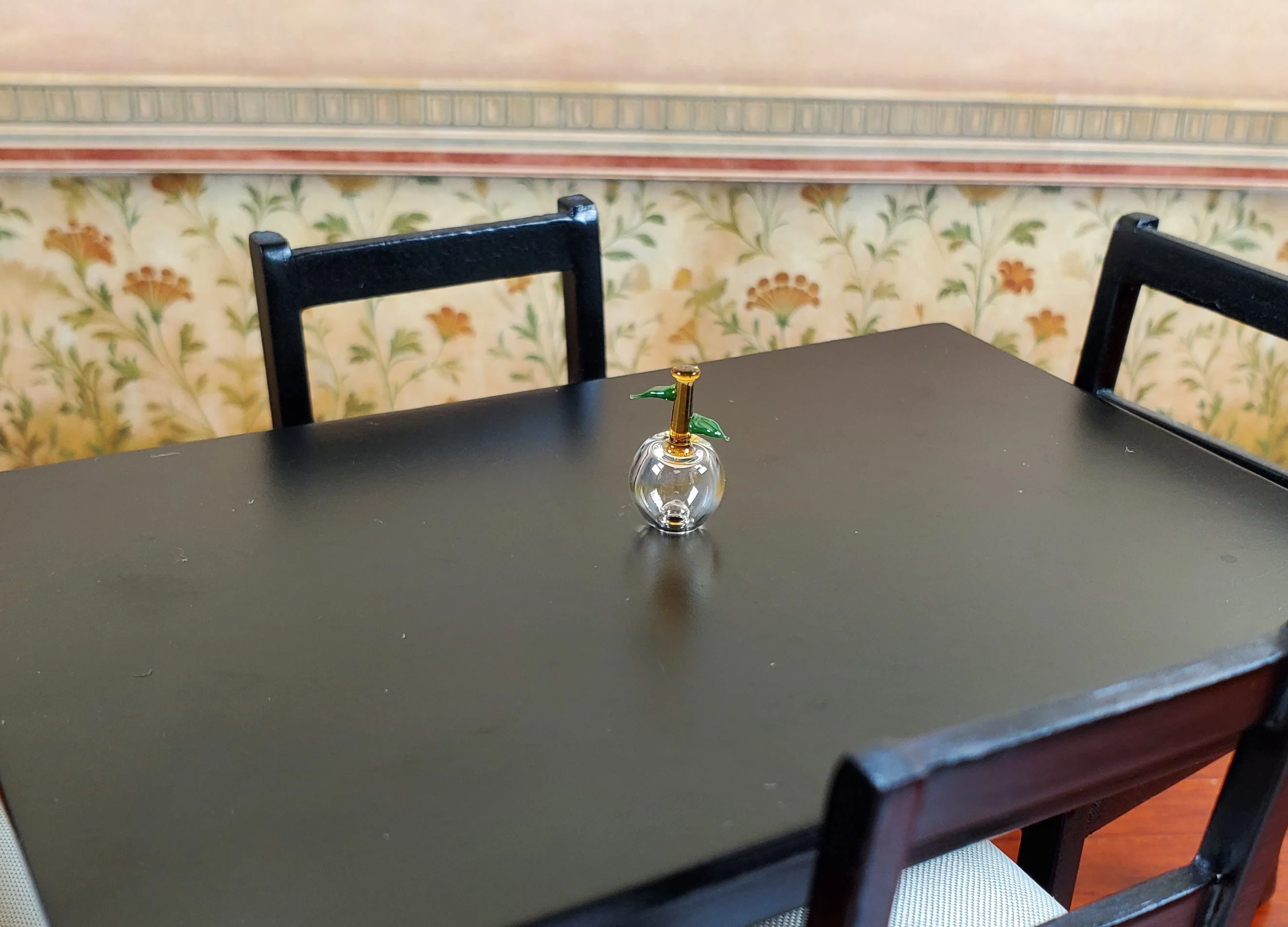 Miniature Tiny Glass Apple Centerpiece Sculpture 1:12 Scale Dollhouse - Image 2