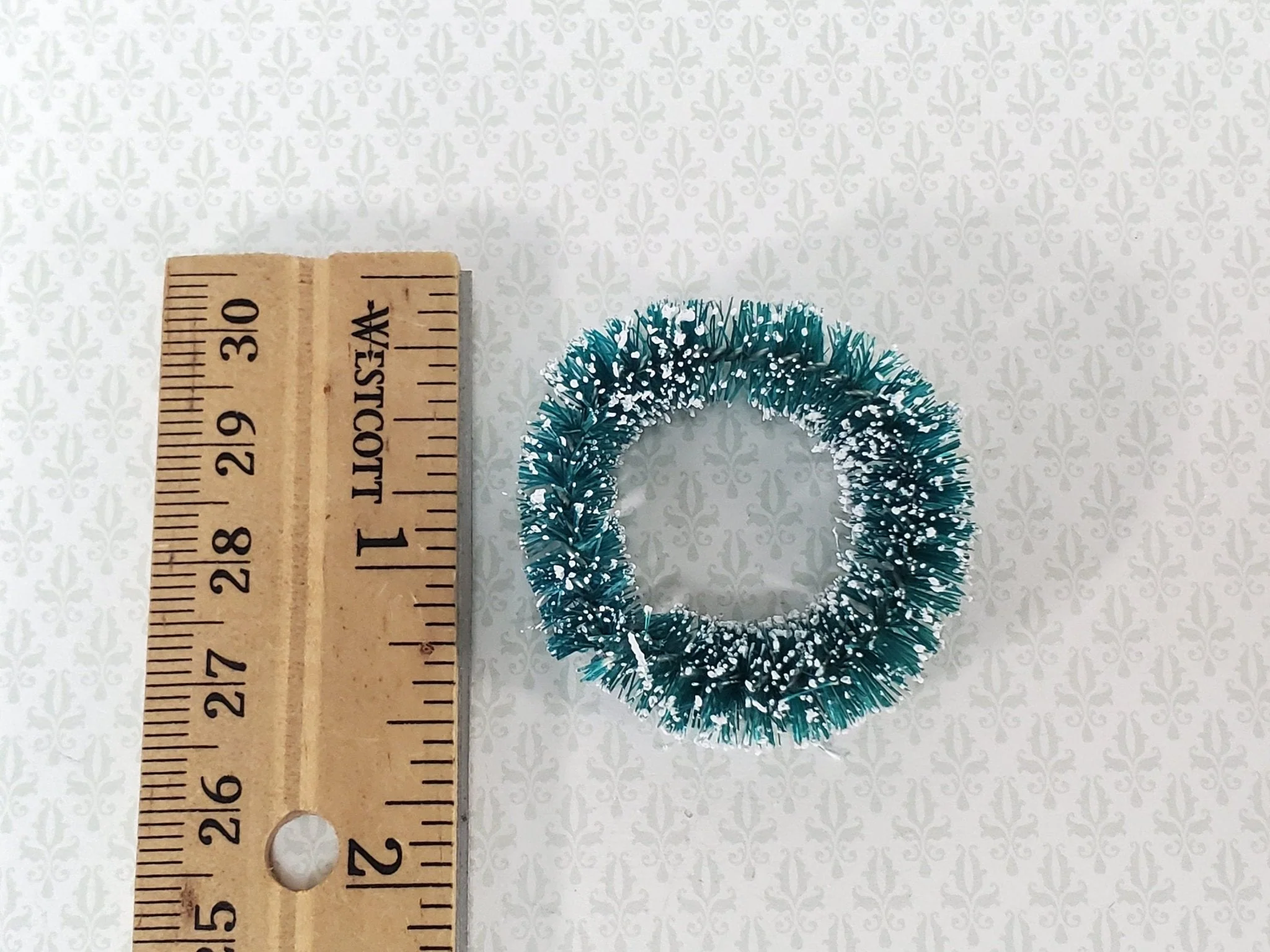 Miniature Wreath Green with Frosted Snow Christmas 1:12 Scale Dollhouse - Image 5