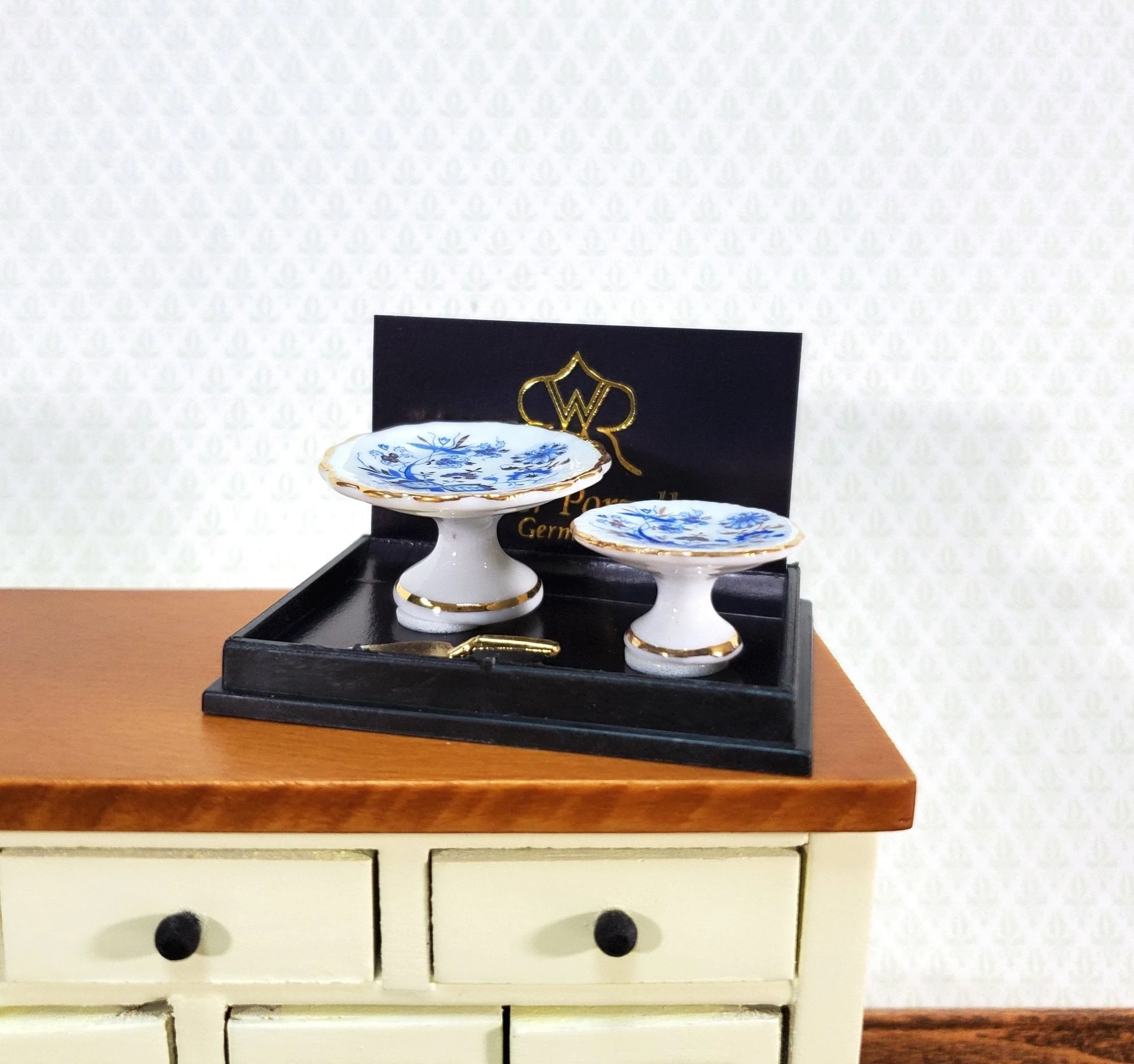 Reutter Porcelain Miniature Cake Stands Plates and Serving Utensil Dishes 1:12 Scale Dollhouse - Image 2