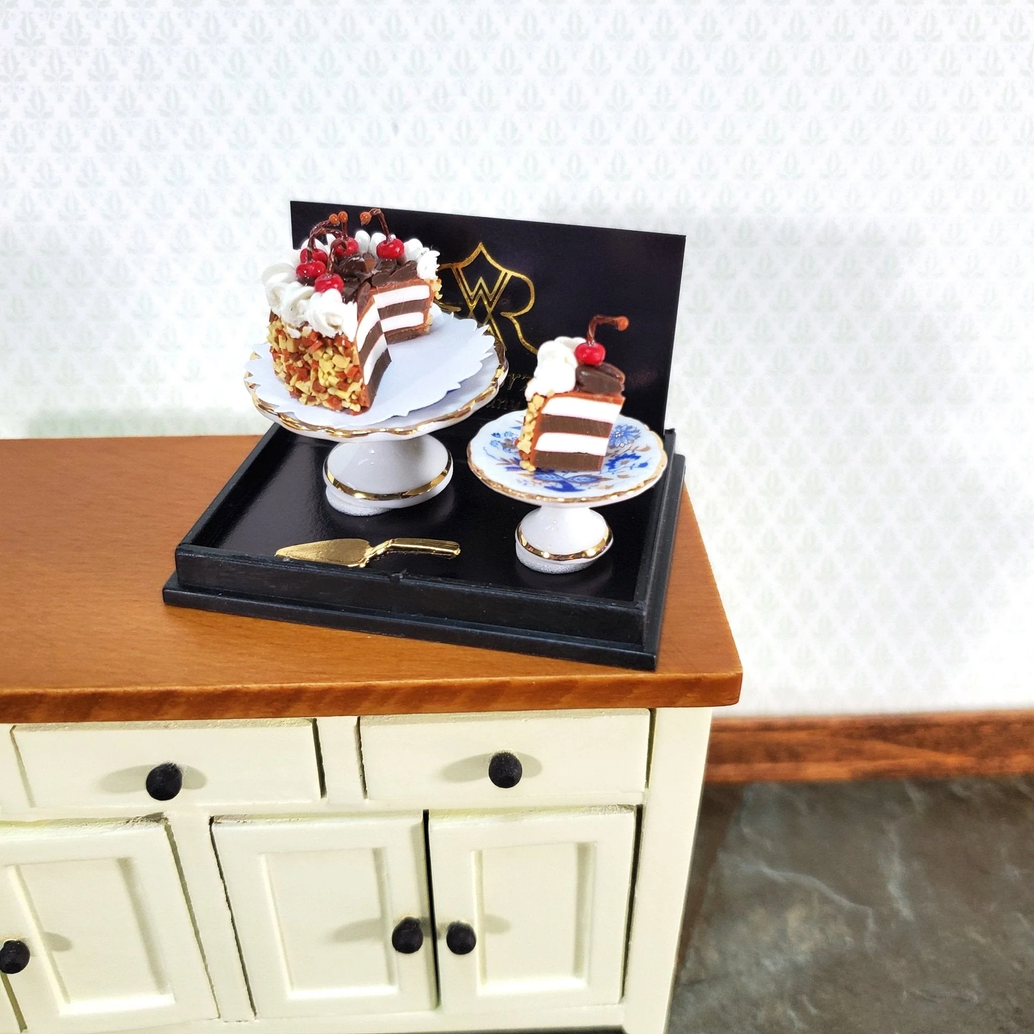 Reutter Porcelain Miniature Cake Stands Plates and Serving Utensil Dishes 1:12 Scale Dollhouse - Image 3
