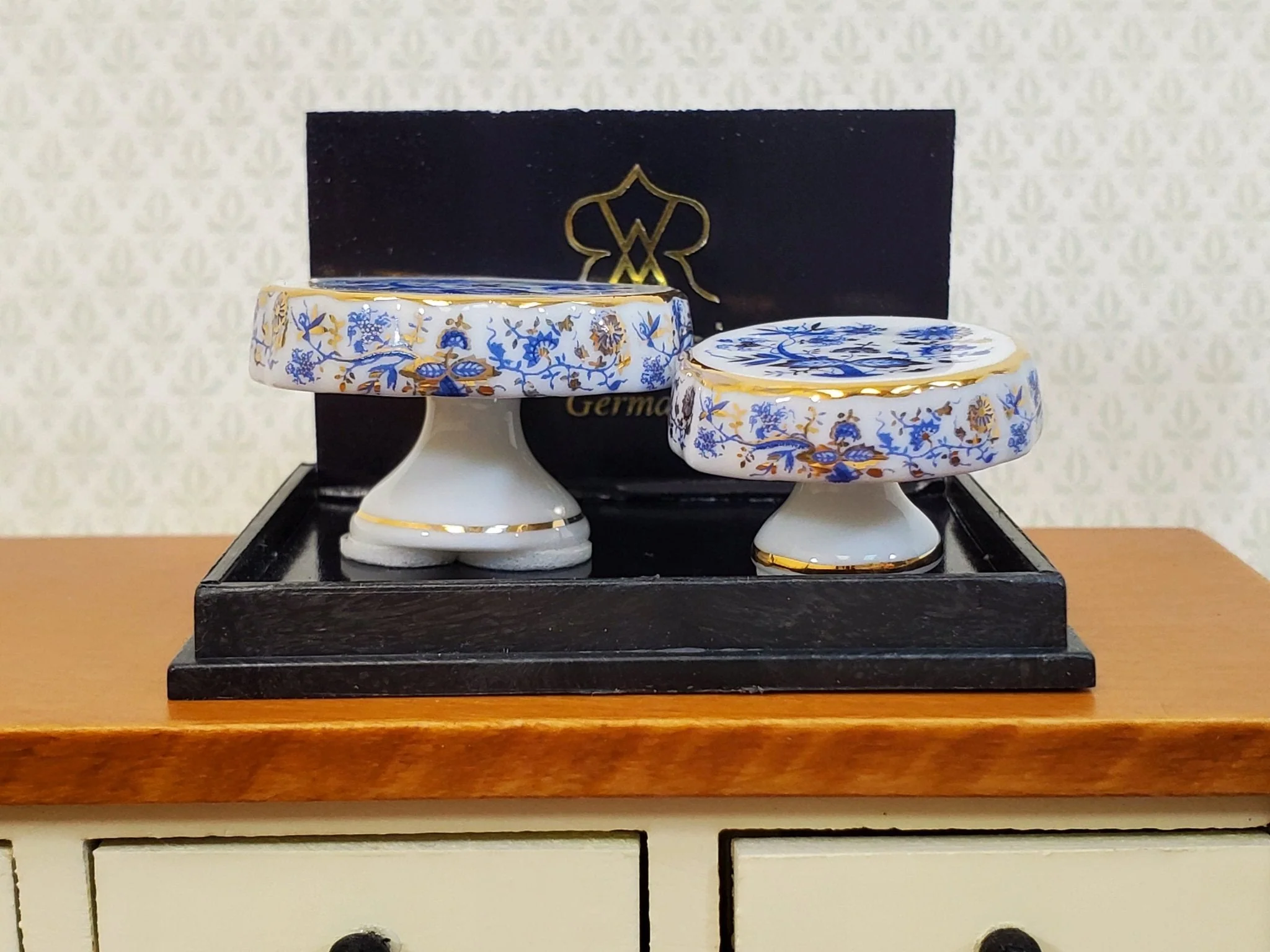 Reutter Porcelain Miniature Cake Stands x2 Plates Dishes 1:12 Scale Dollhouse - Image 2