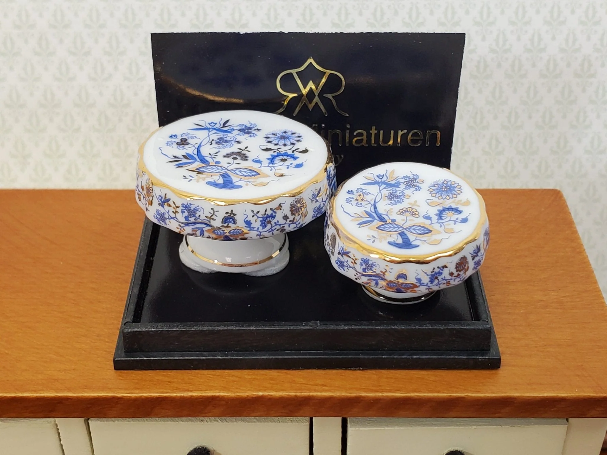 Reutter Porcelain Miniature Cake Stands x2 Plates Dishes 1:12 Scale Dollhouse - Image 3