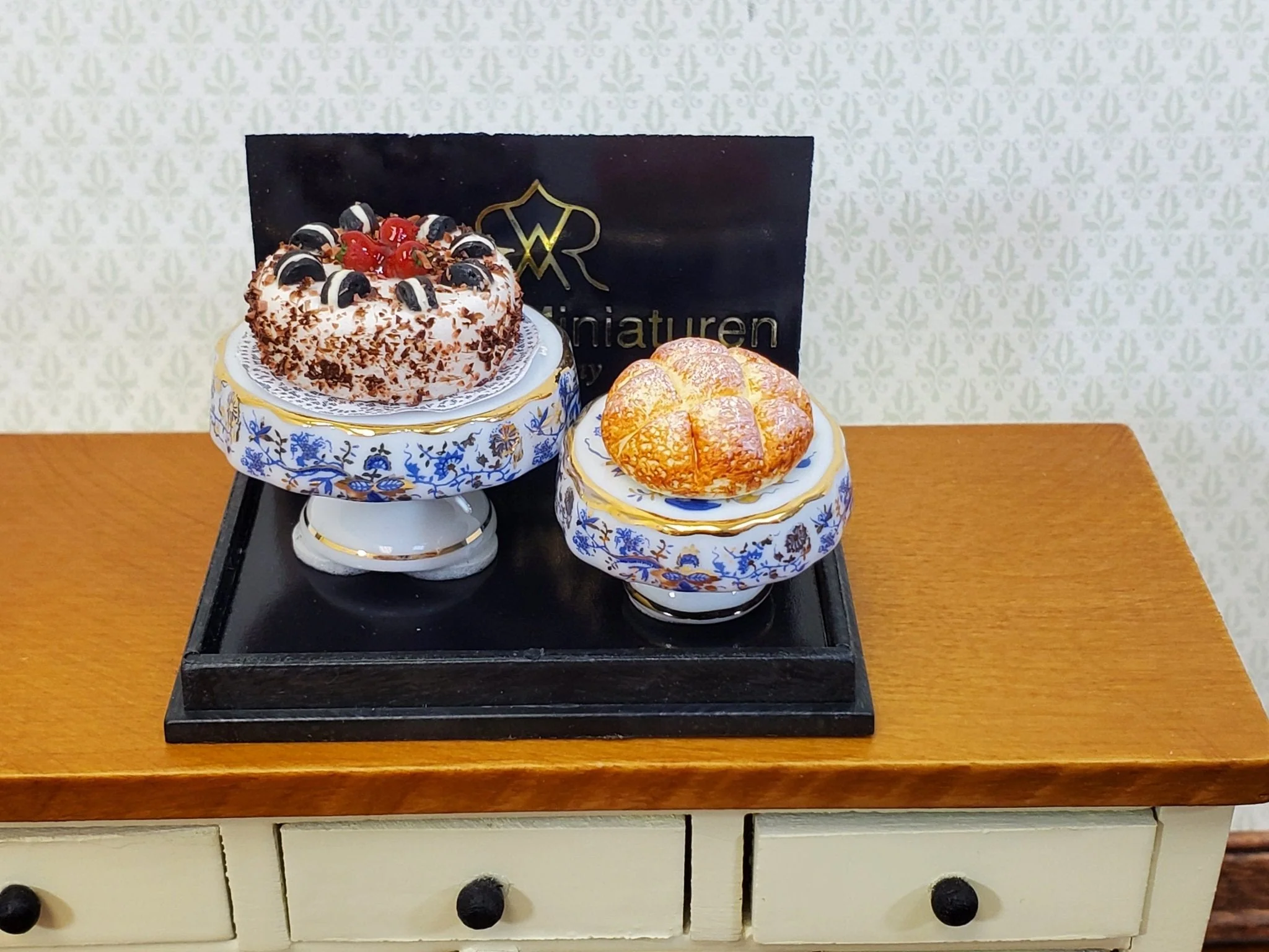 Reutter Porcelain Miniature Cake Stands x2 Plates Dishes 1:12 Scale Dollhouse - Image 4