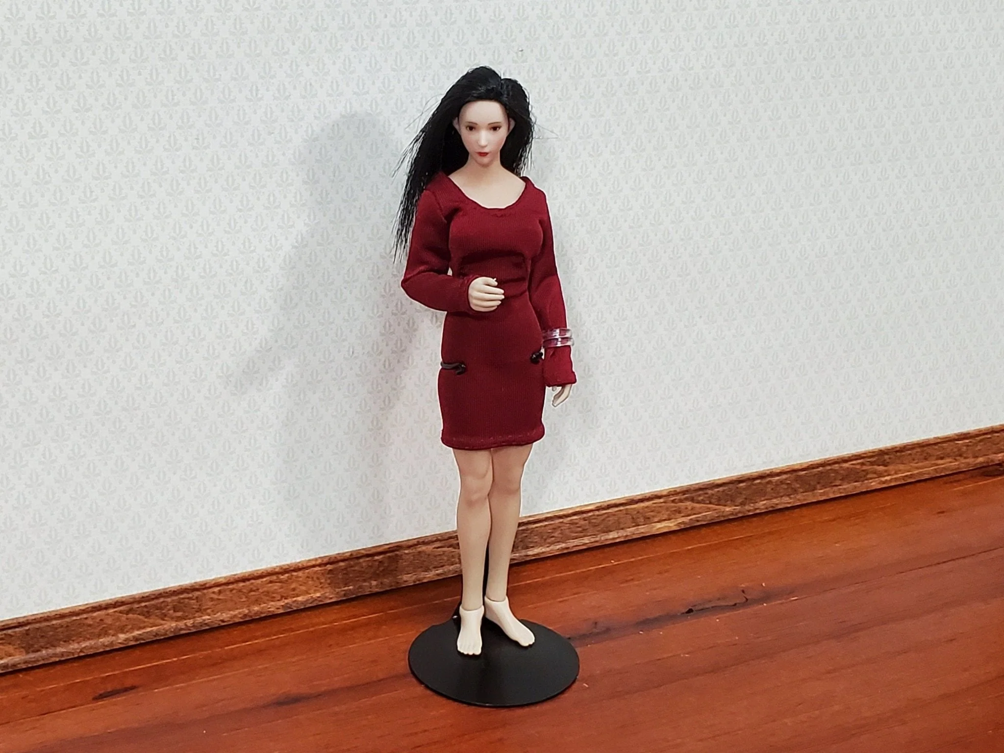 Small Doll Stand Black Metal for 3" - 6" Dolls Slim Waist 1:12 Scale Dolls - Image 7