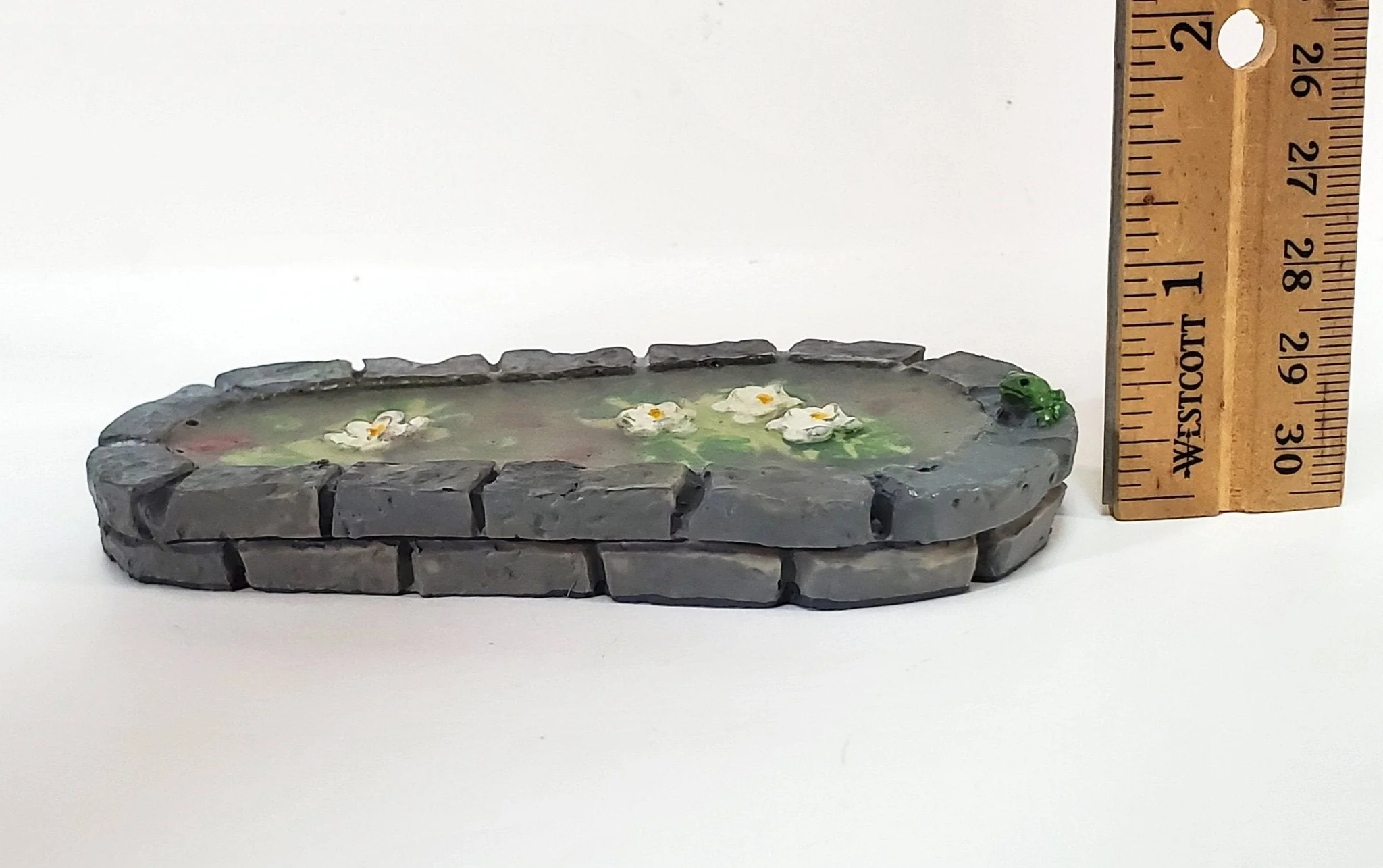 Small Miniature Garden Pond Pool with Frog & Water Lilies Resin 1:12 Scale Dollhouse - Image 5