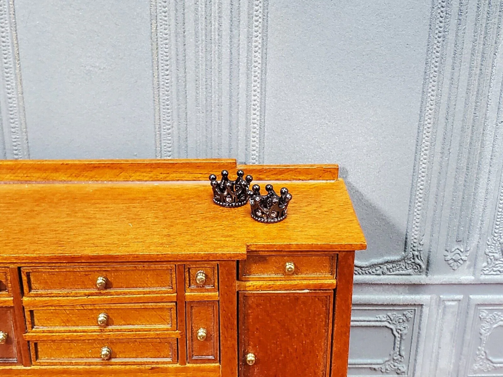 Tiny Crowns Bronze Metal Set of 2 Miniatures Jewelry Model Making 1:48 Scale - Image 2