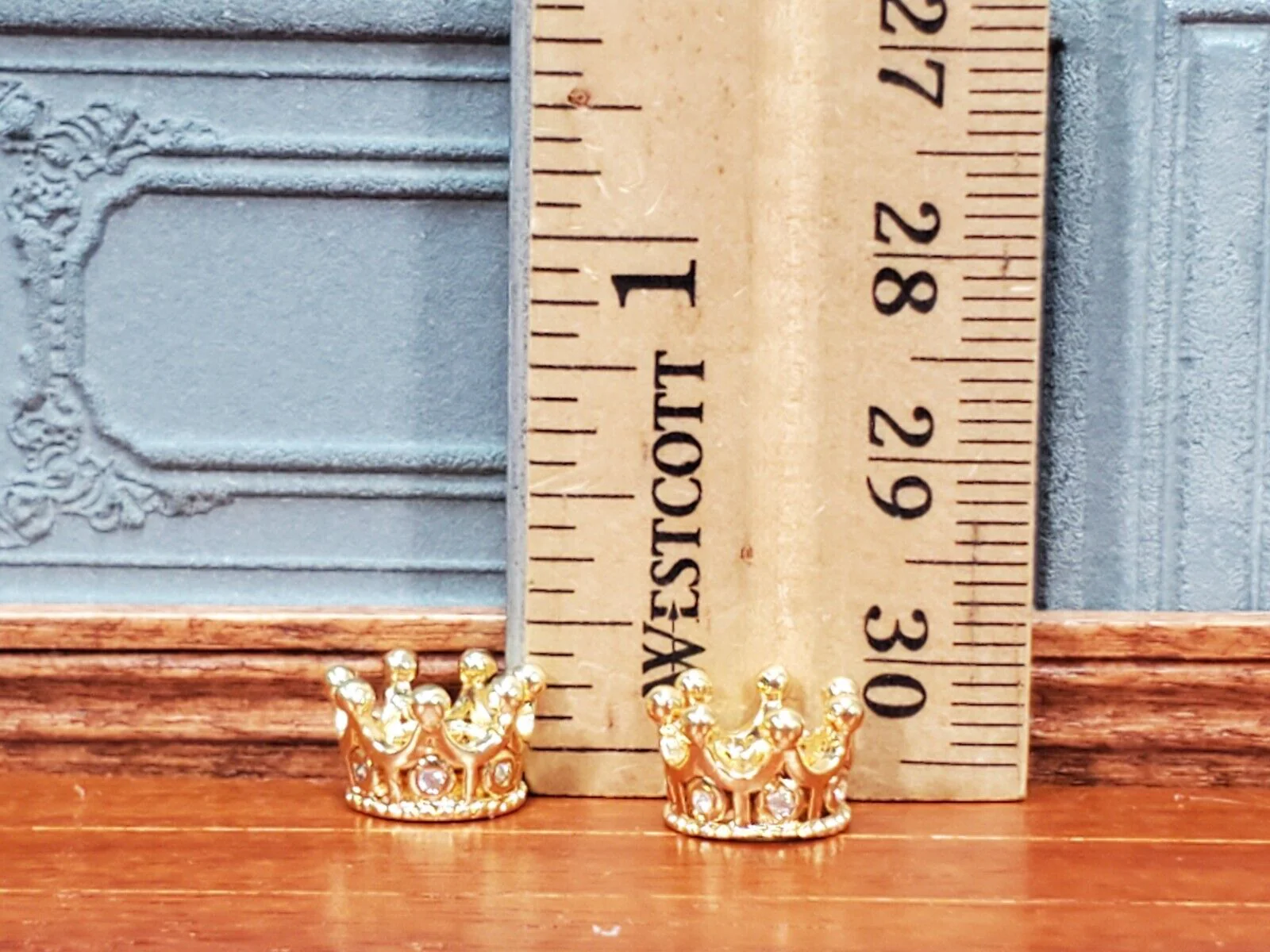 Tiny Crowns Gold Metal Set of 2 Miniatures Jewelry Model Making 1:48 Scale - Image 4