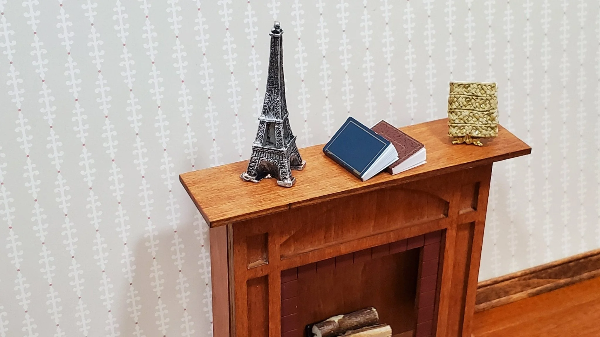 Tiny Eiffel Tower Statue Miniatures Accessories Decor 5.2 cm tall - Image 3